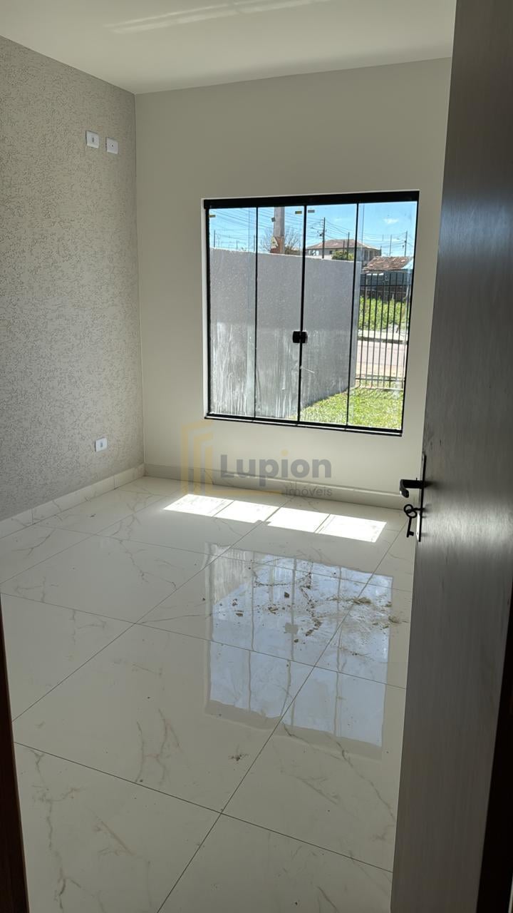 Casa 3 Quartos com Amplo Terreno e Churrasqueira  Veneza, Faz...