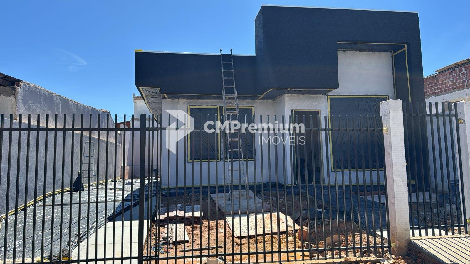 Casa 3 Quartos com Fachada Moderna e Pé Direito Alto  Jardim ...