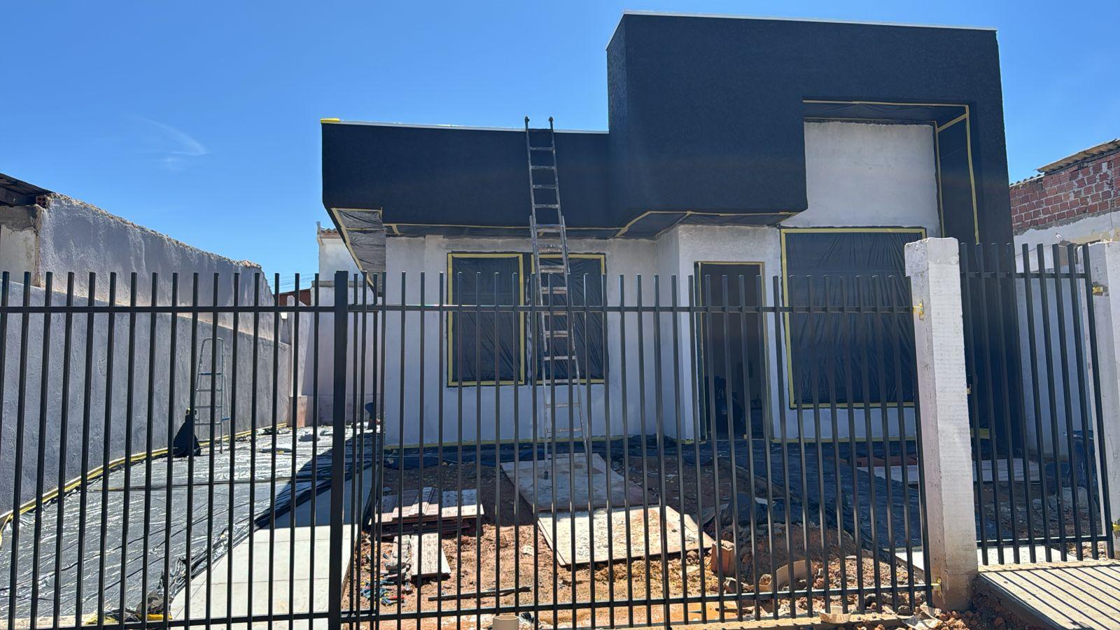 Casa 3 Quartos com Fachada Moderna e Pé Direito Alto  Jardim ...