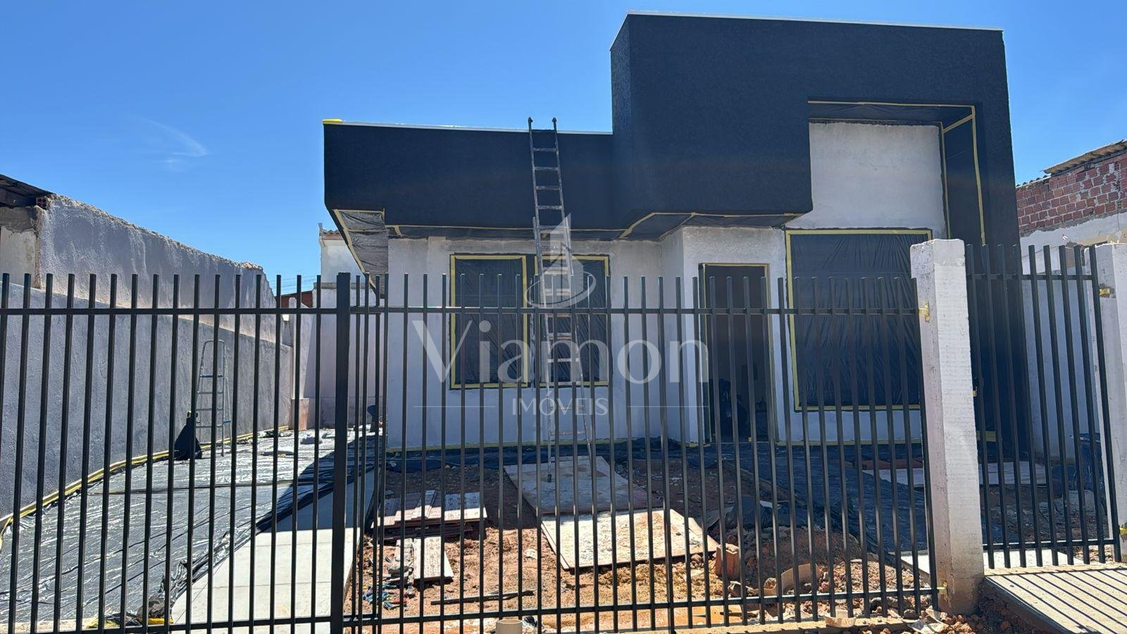 Casa 3 Quartos com Fachada Moderna e Pé Direito Alto  Jardim ...