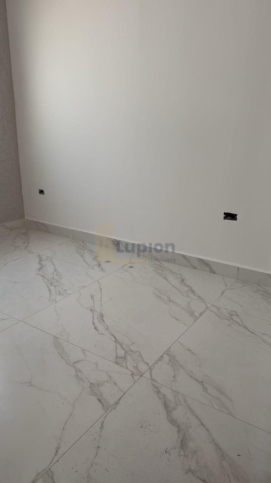 Casa 3 Quartos com Fachada Moderna e Pé Direito Alto  Jardim ...