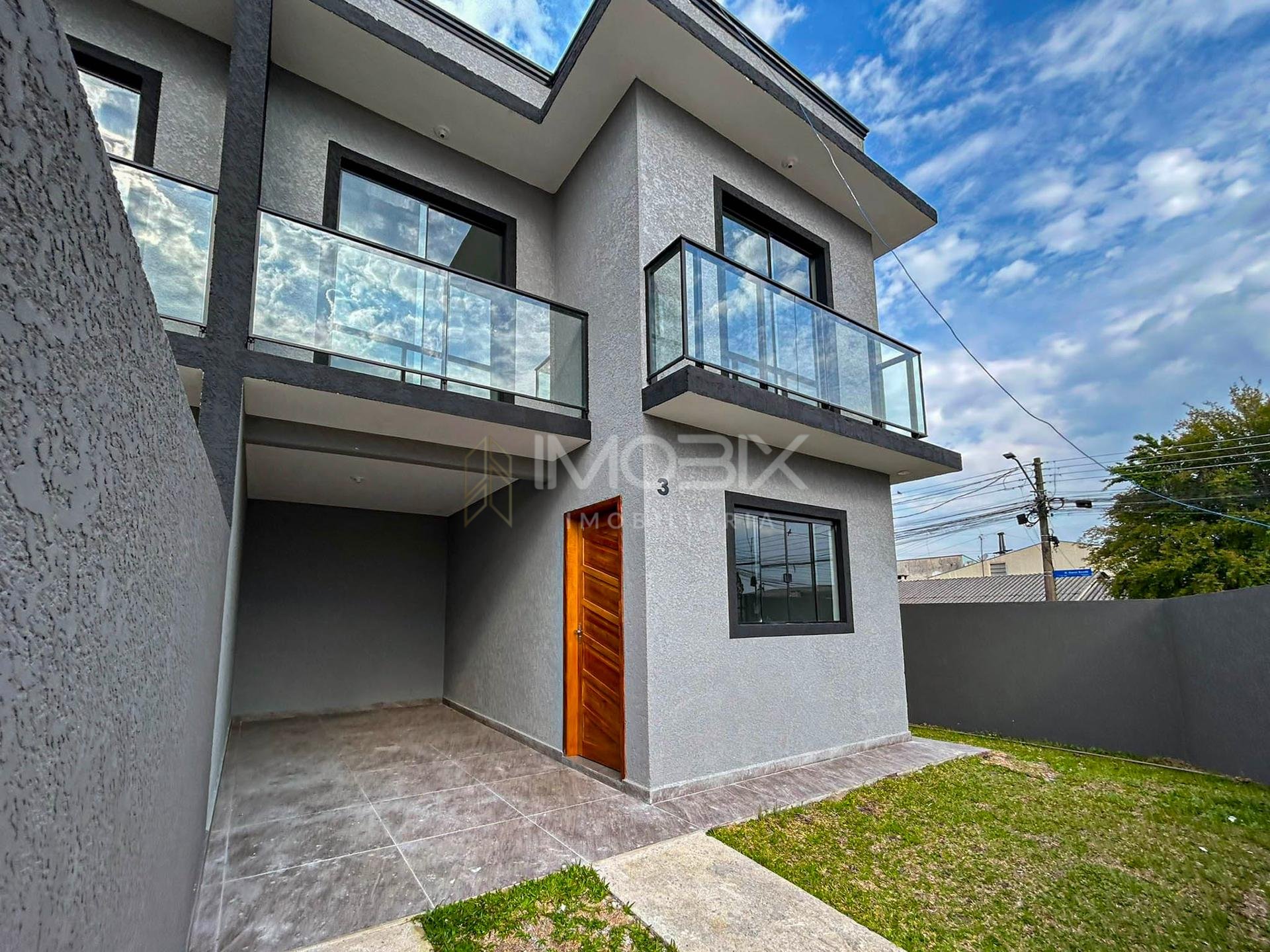 Sobrado de Esquina 3 Quartos com Churrasqueira no Umbará  Cur...