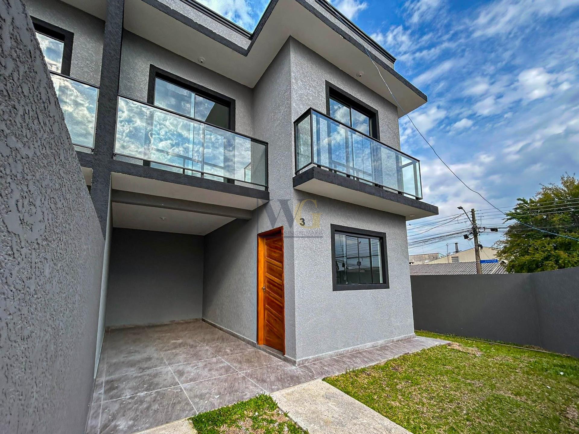 Sobrado de Esquina 3 Quartos com Churrasqueira no Umbará  Cur...