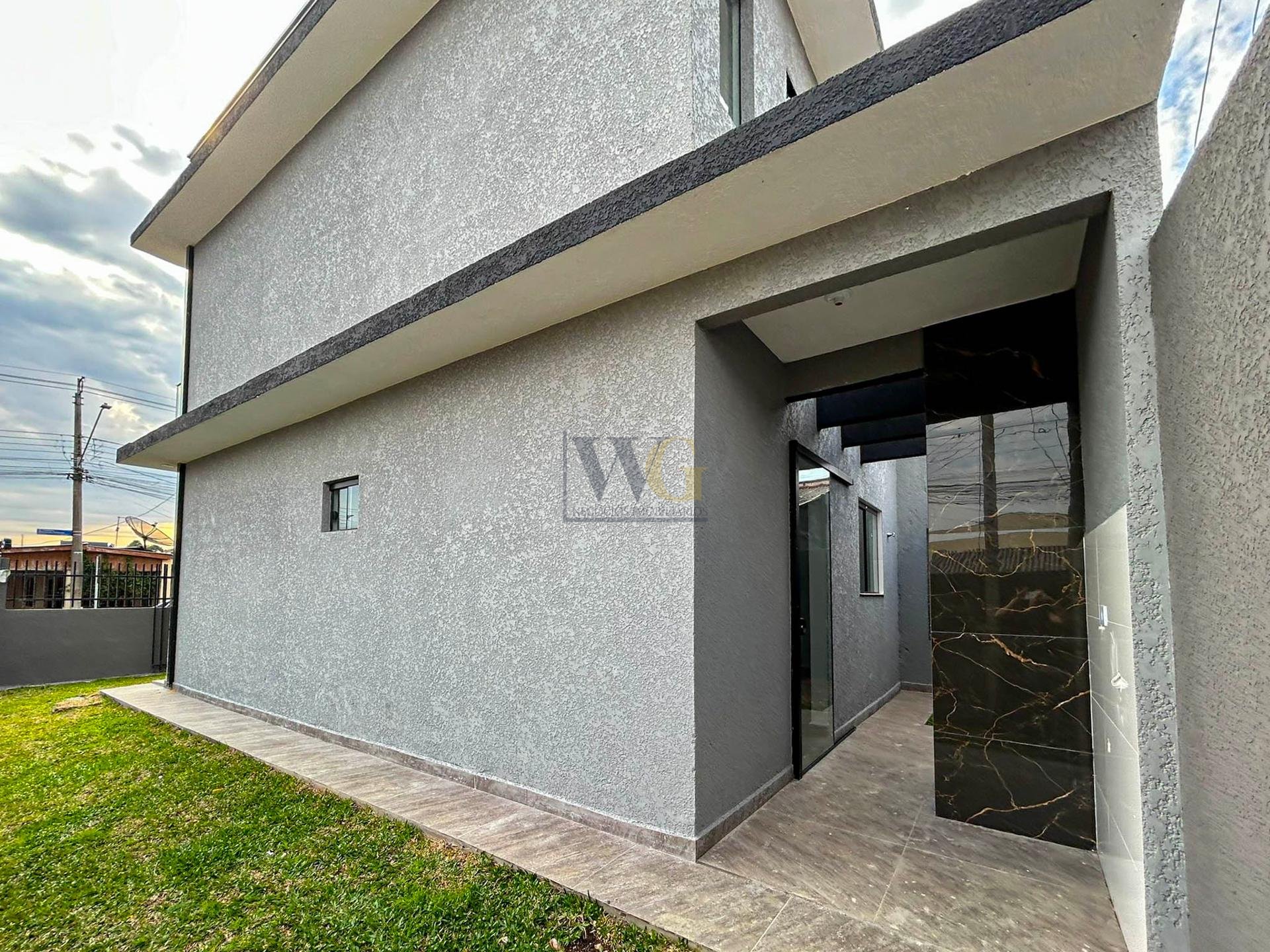 Sobrado de Esquina 3 Quartos com Churrasqueira no Umbará  Cur...