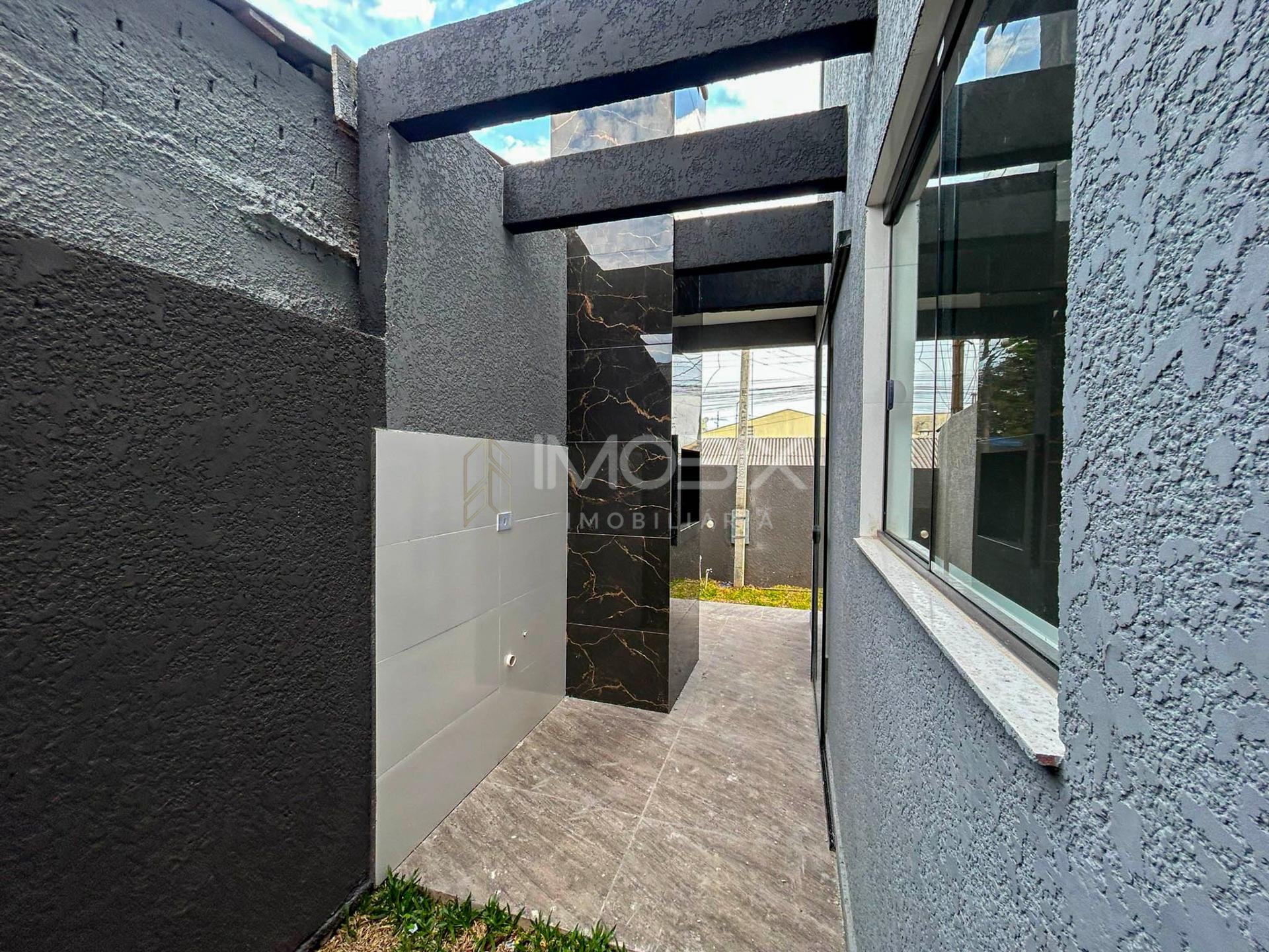 Sobrado de Esquina 3 Quartos com Churrasqueira no Umbará  Cur...