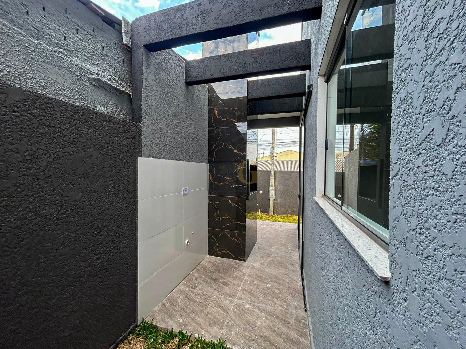 Sobrado de Esquina 3 Quartos com Churrasqueira no Umbará  Cur...