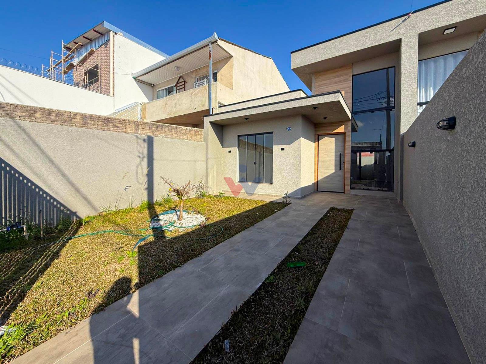 Casa com Suíte e 60m  de frente pra rua no Nações - Fazenda Ri...