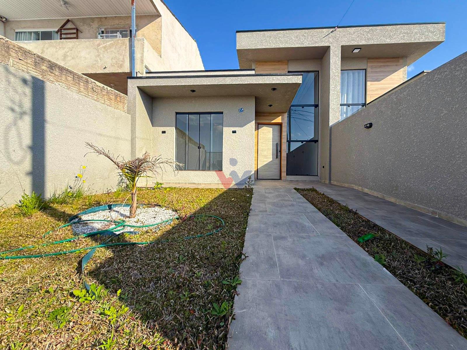 Casa com Suíte e 60m  de frente pra rua no Nações - Fazenda Ri...