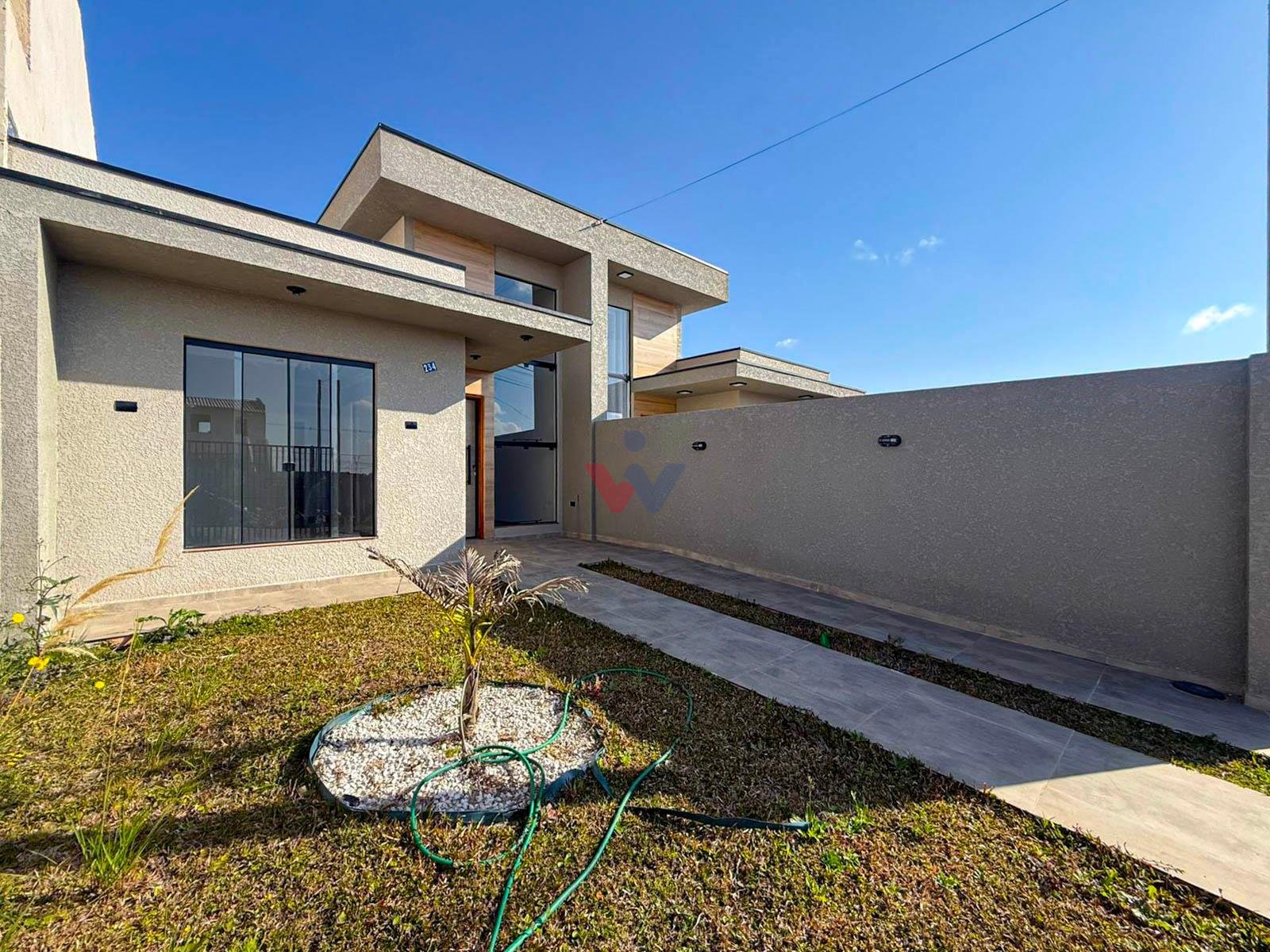 Casa com Suíte e 60m  de frente pra rua no Nações - Fazenda Ri...