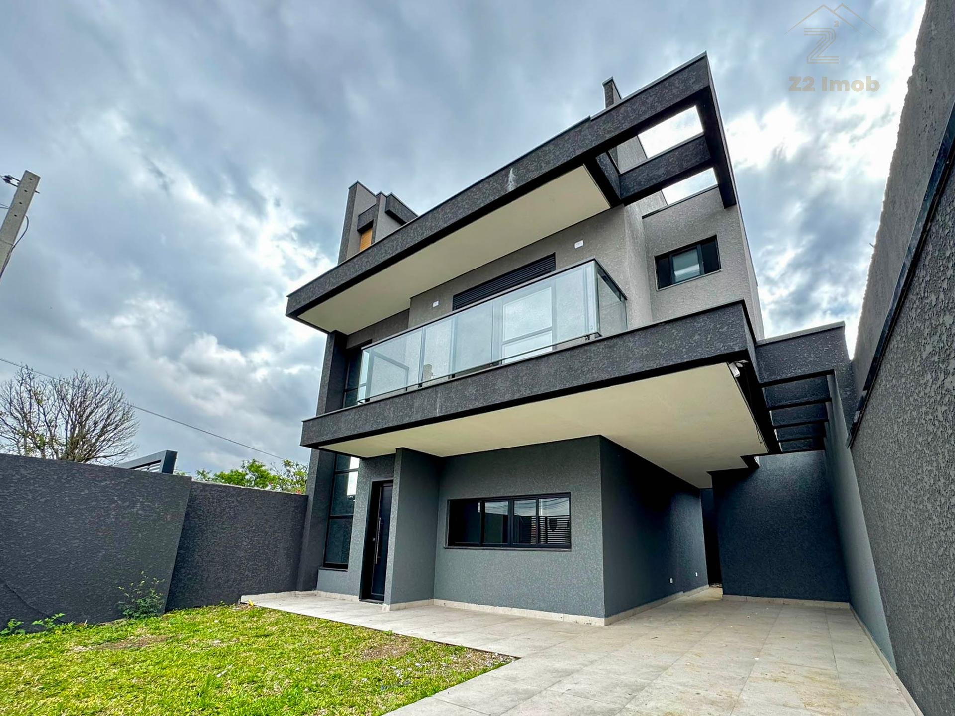 Sobrado moderno com 3 quartos e suíte no Pinheirinho  Curitiba