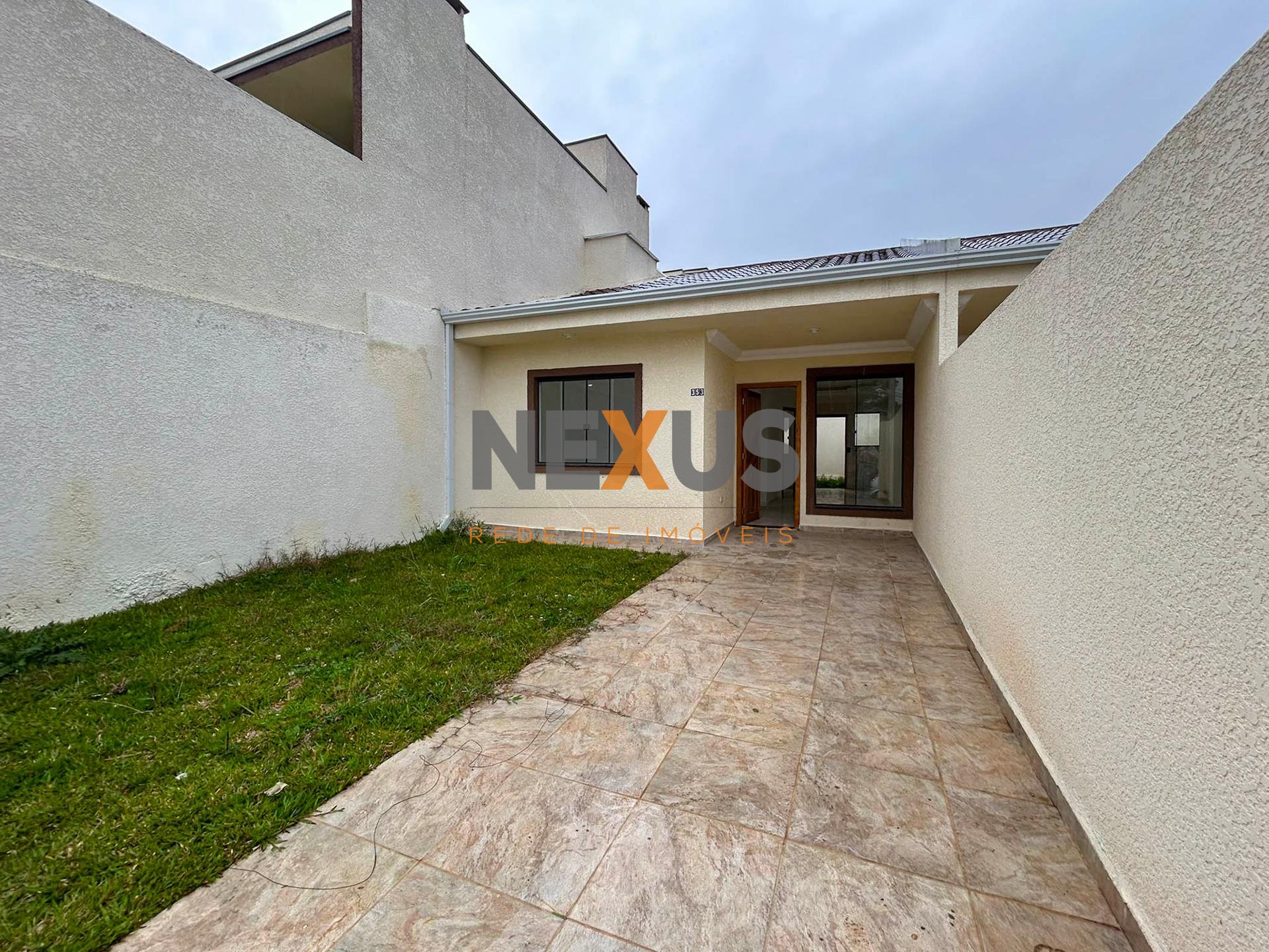 Casa 3 Quartos com Terreno Amplo no Bairro Santa Terezinha - FRG