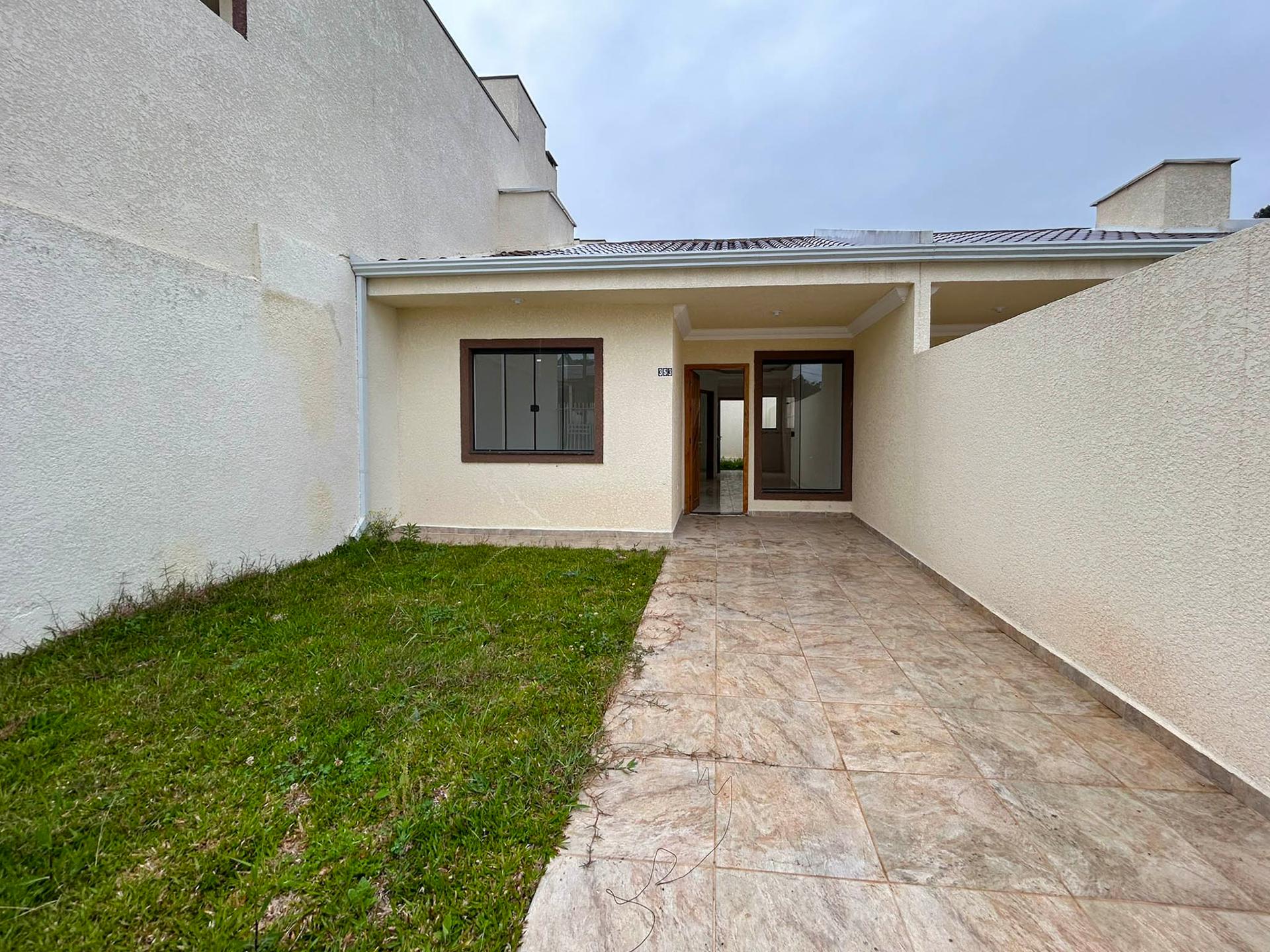 Casa 3 Quartos com Terreno Amplo no Bairro Santa Terezinha - FRG