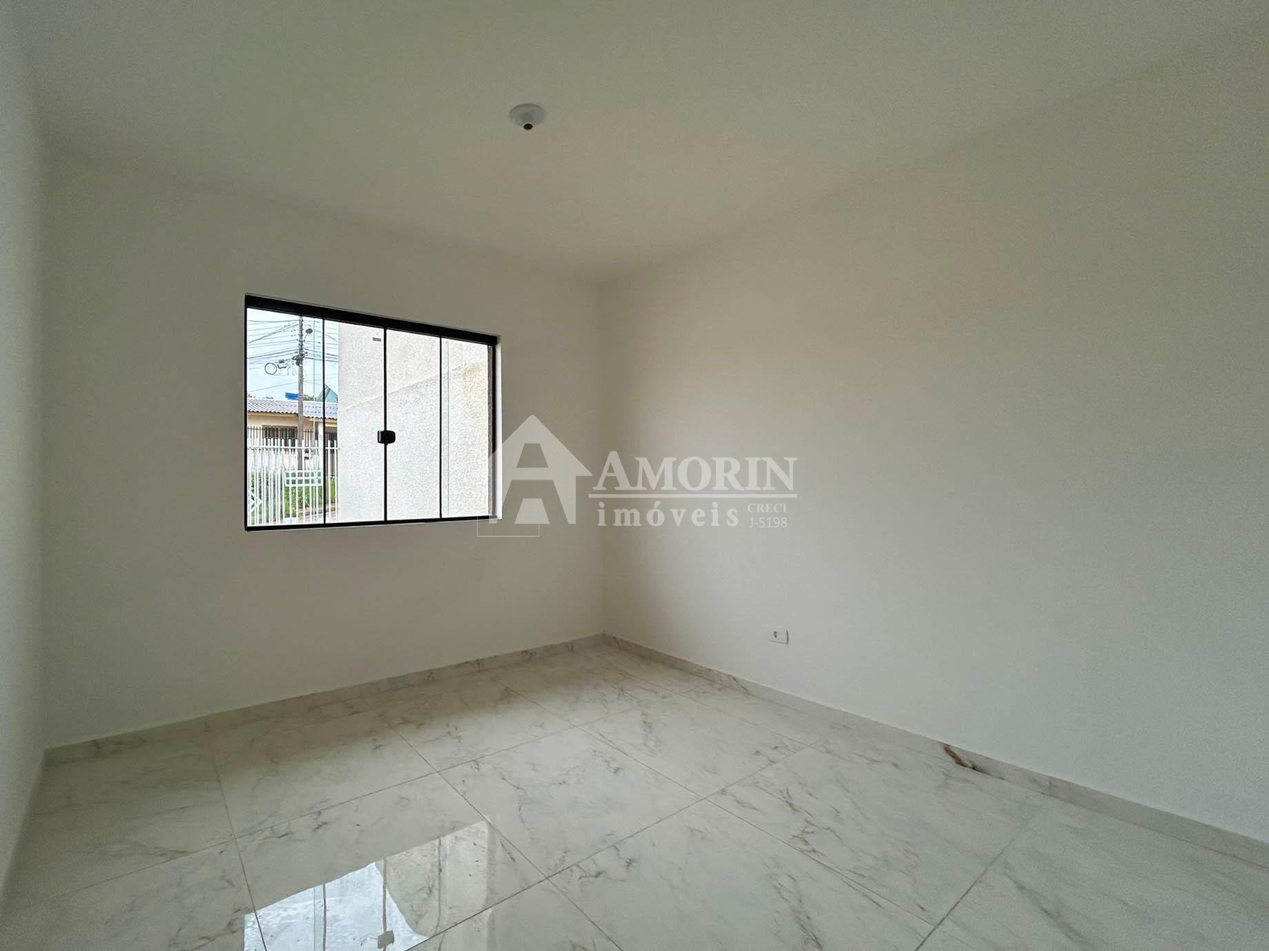 Casa 3 Quartos com Terreno Amplo no Bairro Santa Terezinha - FRG