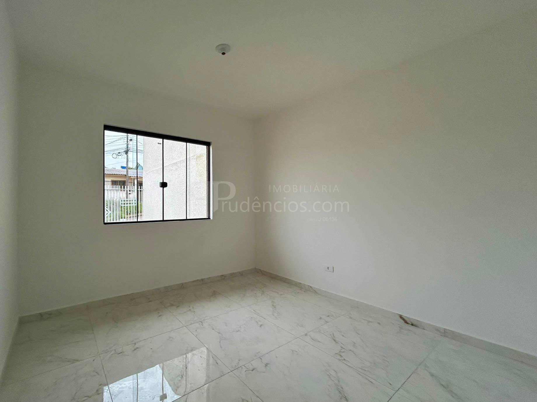 Casa 3 Quartos com Terreno Amplo no Bairro Santa Terezinha - FRG