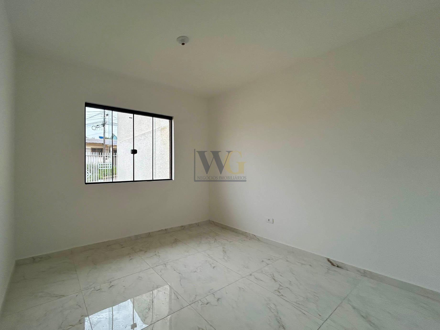 Casa 3 Quartos com Terreno Amplo no Bairro Santa Terezinha - FRG