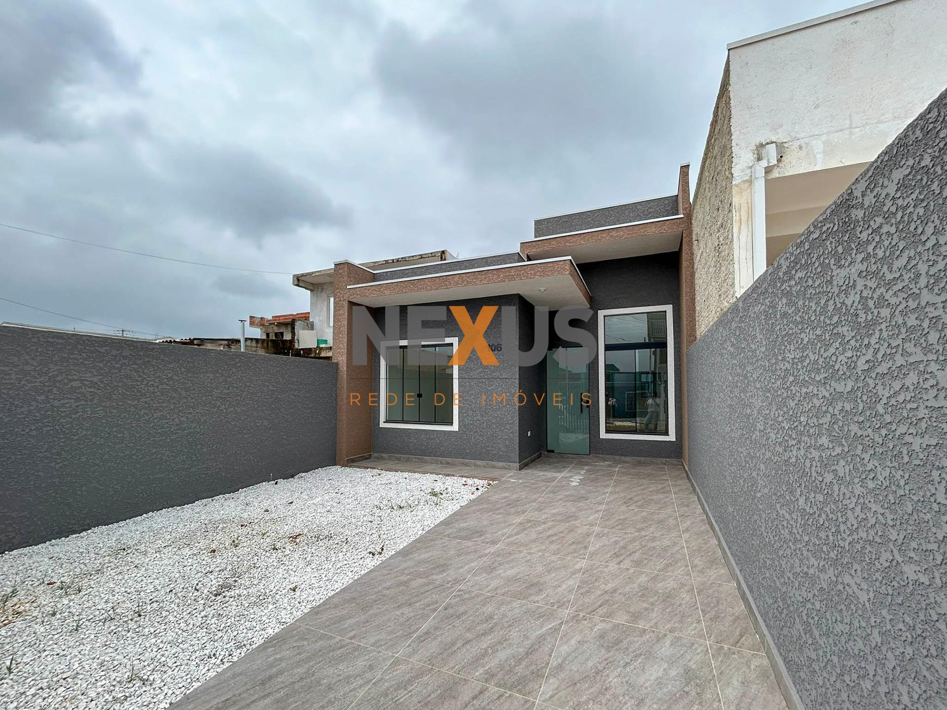 Casa 3 Quartos com Churrasqueira e Pé Direito Alto Nações