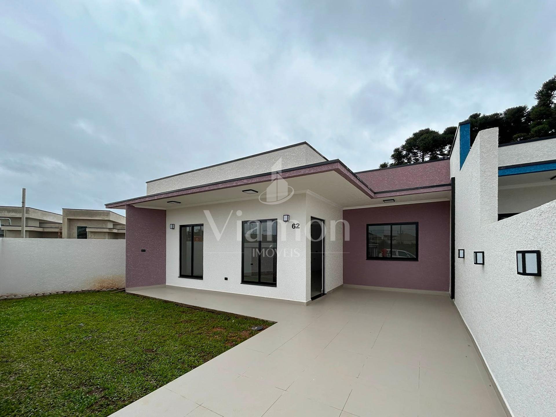 Casa 2 Quartos com Churrasqueira Interna e Terreno Amplo - Nações