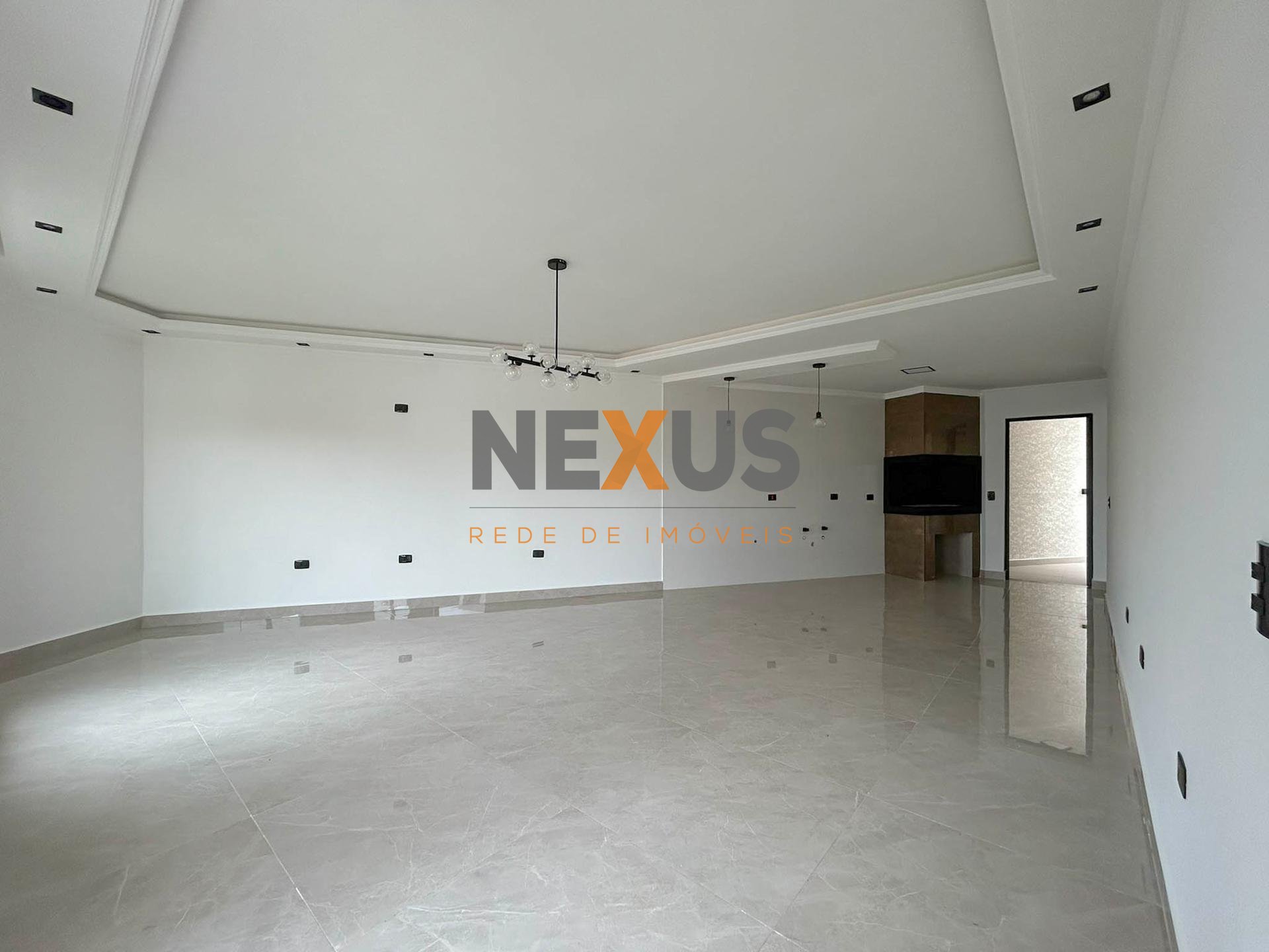 Casa 2 Quartos com Churrasqueira Interna e Terreno Amplo - Nações