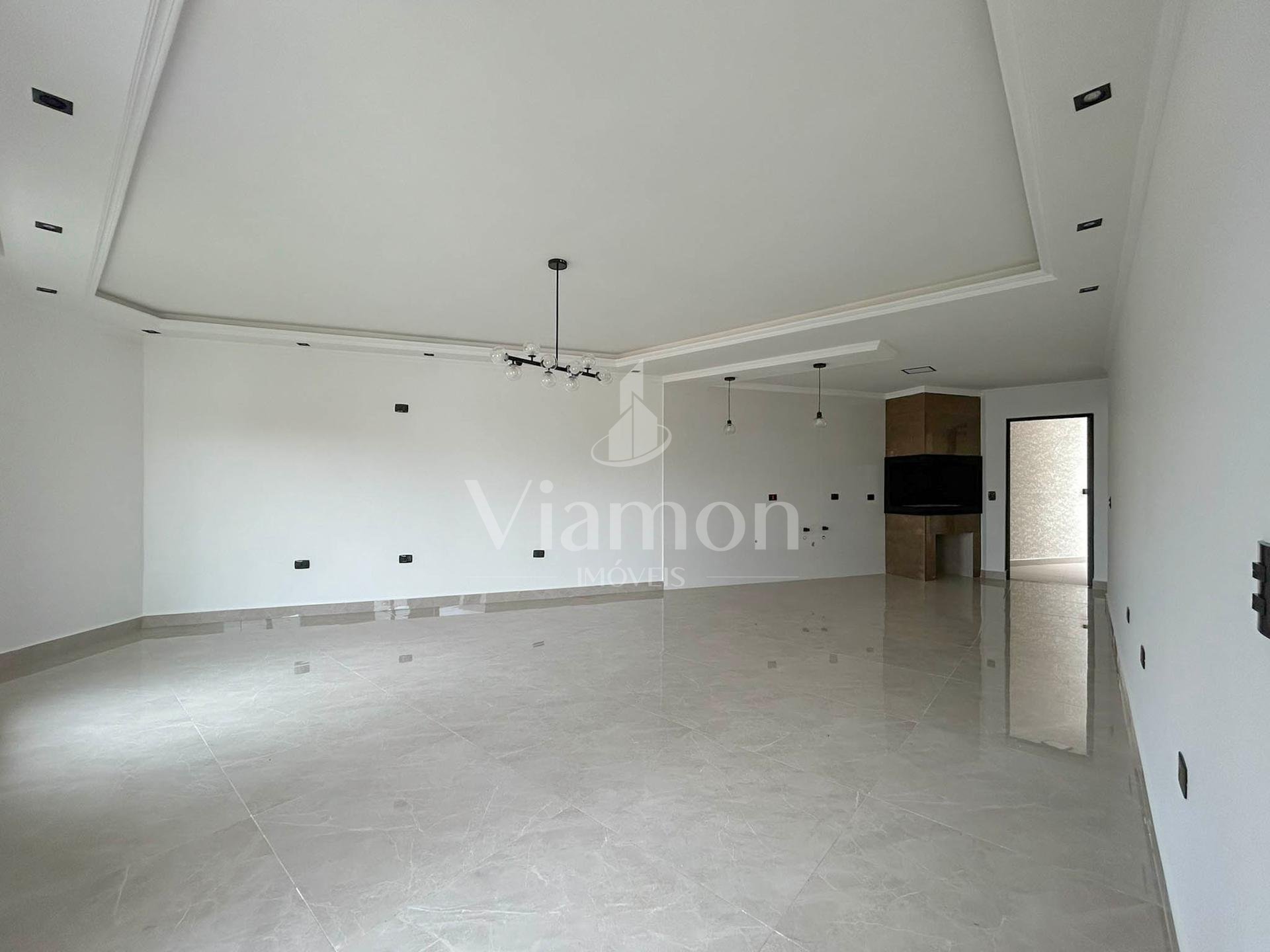 Casa 2 Quartos com Churrasqueira Interna e Terreno Amplo - Nações