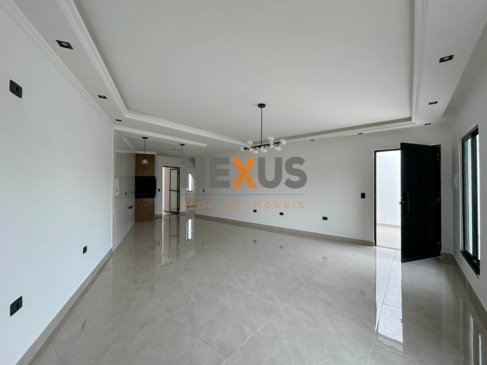 Casa 2 Quartos com Churrasqueira Interna e Terreno Amplo - Nações