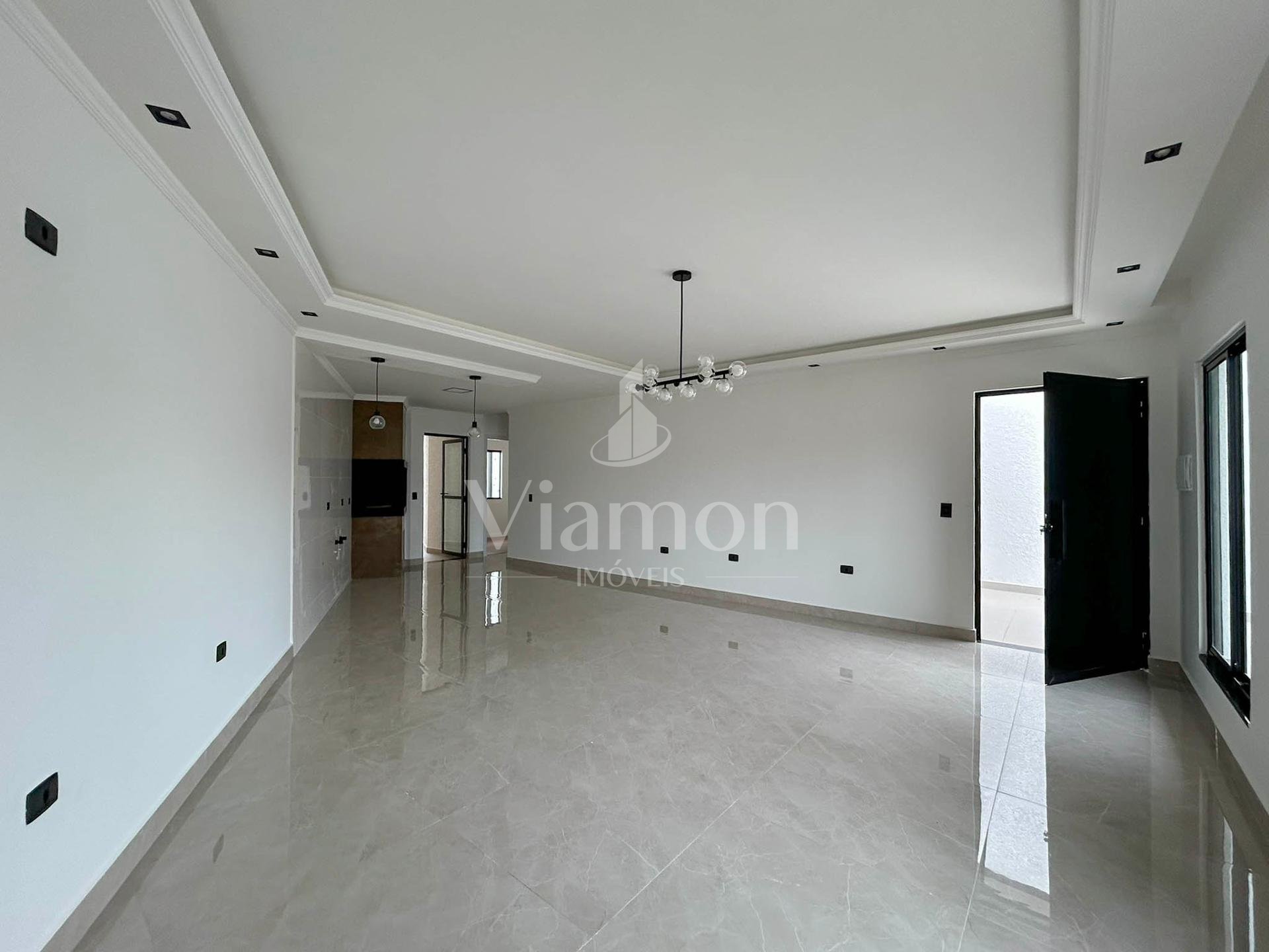 Casa 2 Quartos com Churrasqueira Interna e Terreno Amplo - Nações