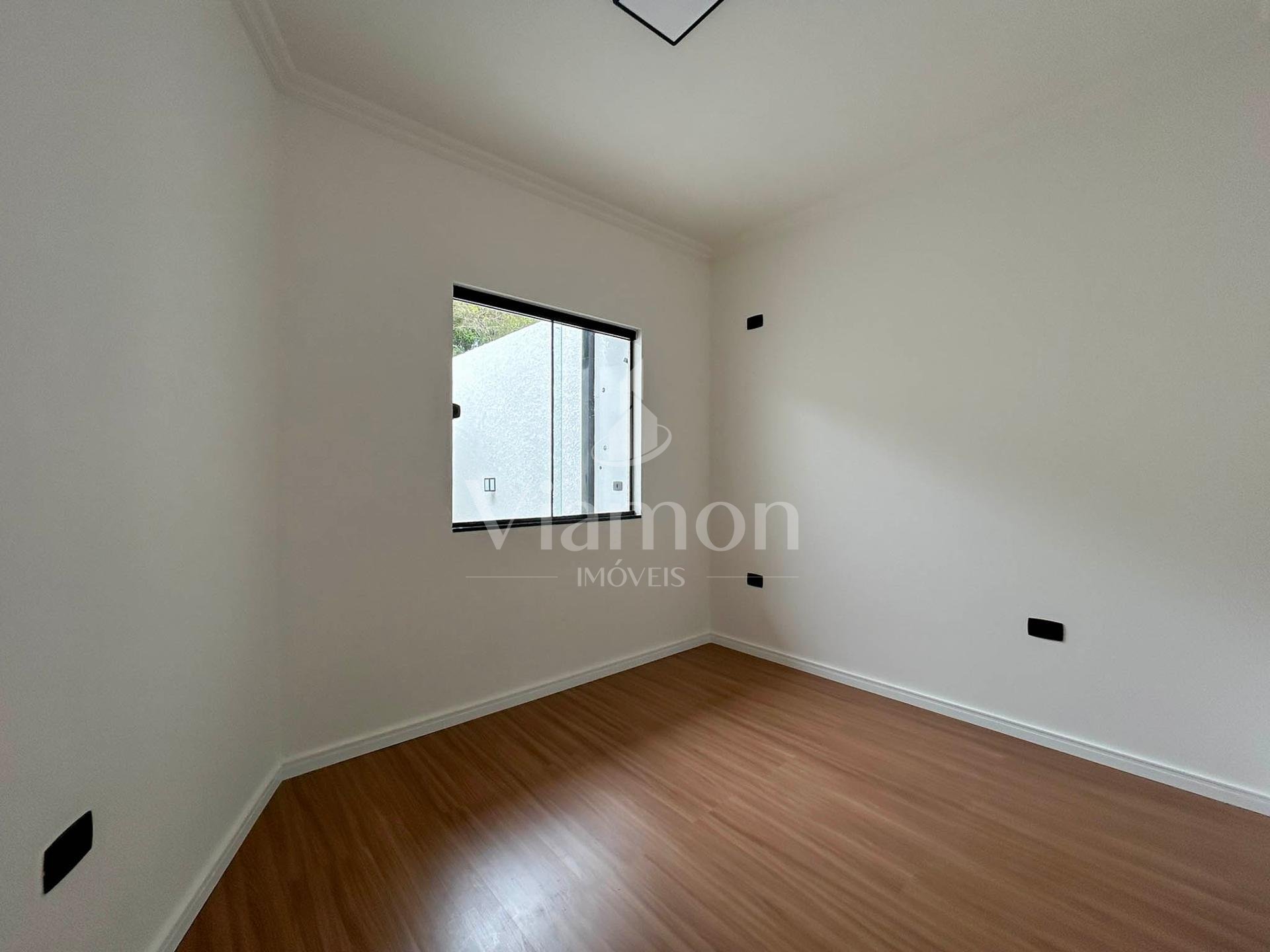 Casa 2 Quartos com Churrasqueira Interna e Terreno Amplo - Nações