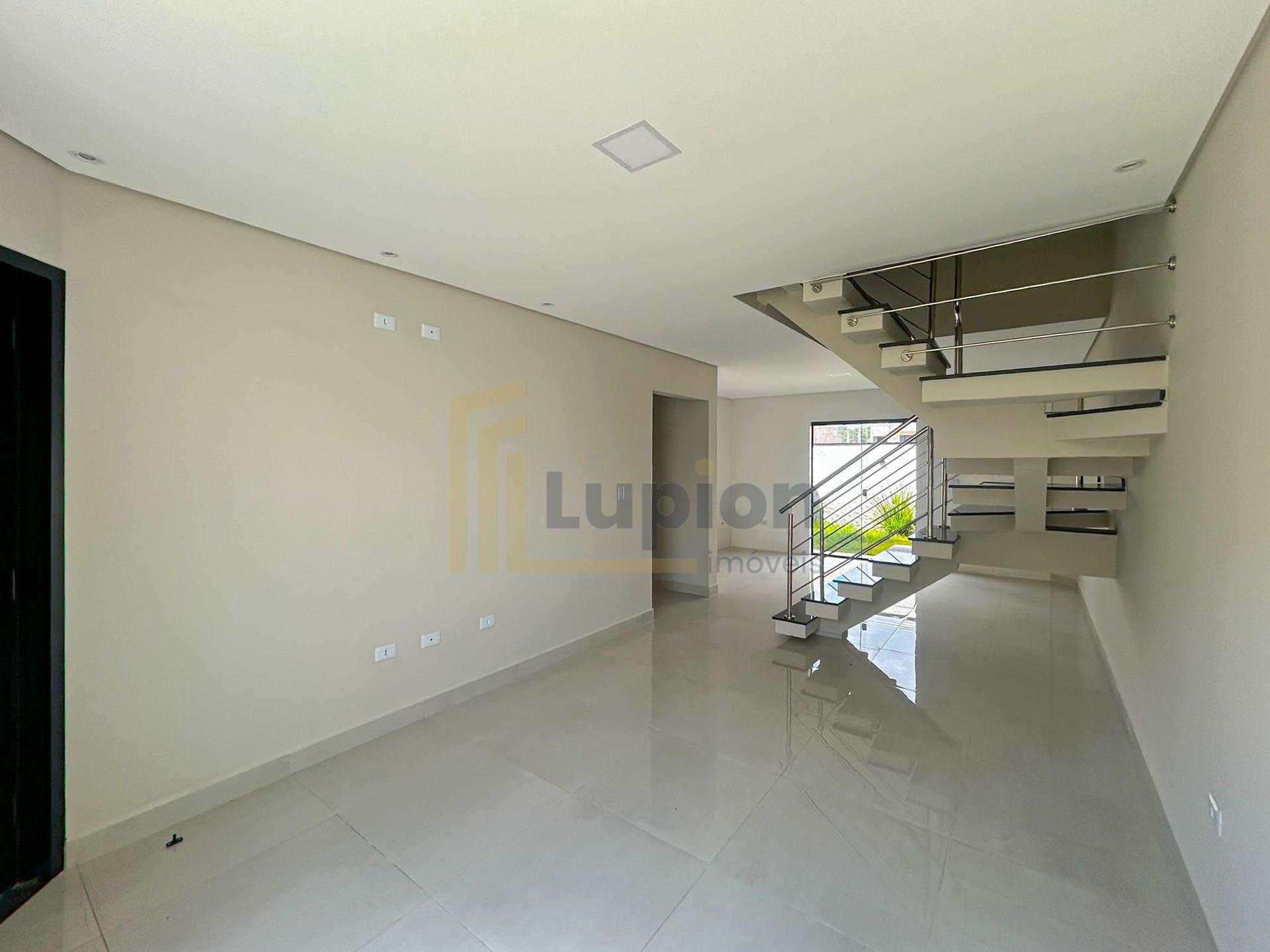 Sobrado 3 Quartos com Suíte e Terreno nos Fundos - Eucaliptos,...