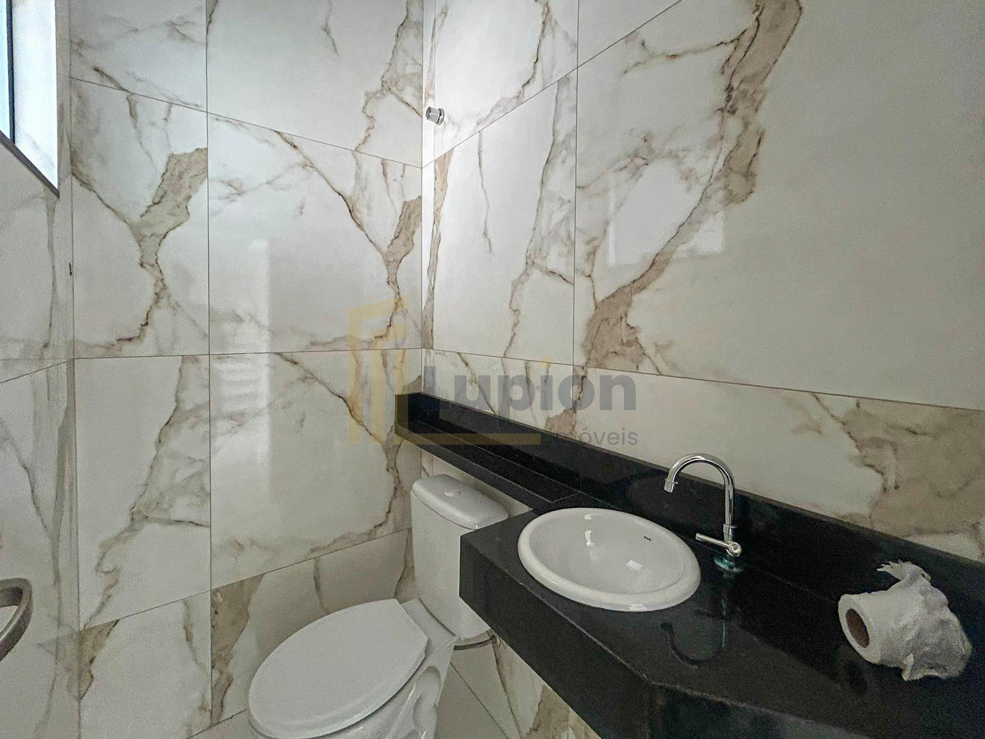 Sobrado 3 Quartos com Suíte e Terreno nos Fundos - Eucaliptos,...