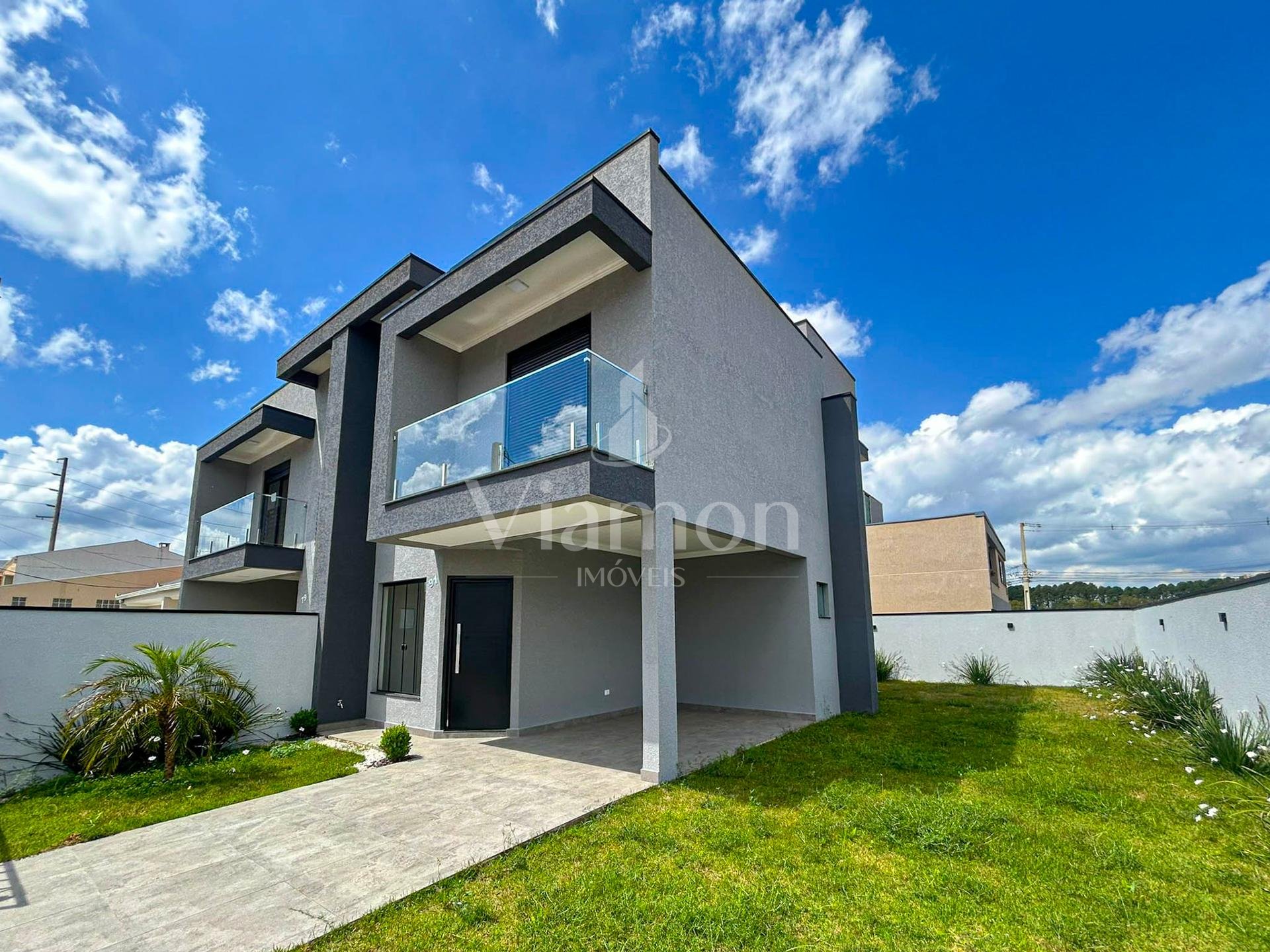 Sobrado de Esquina com Suíte e Churrasqueira - Eucaliptos, FRG