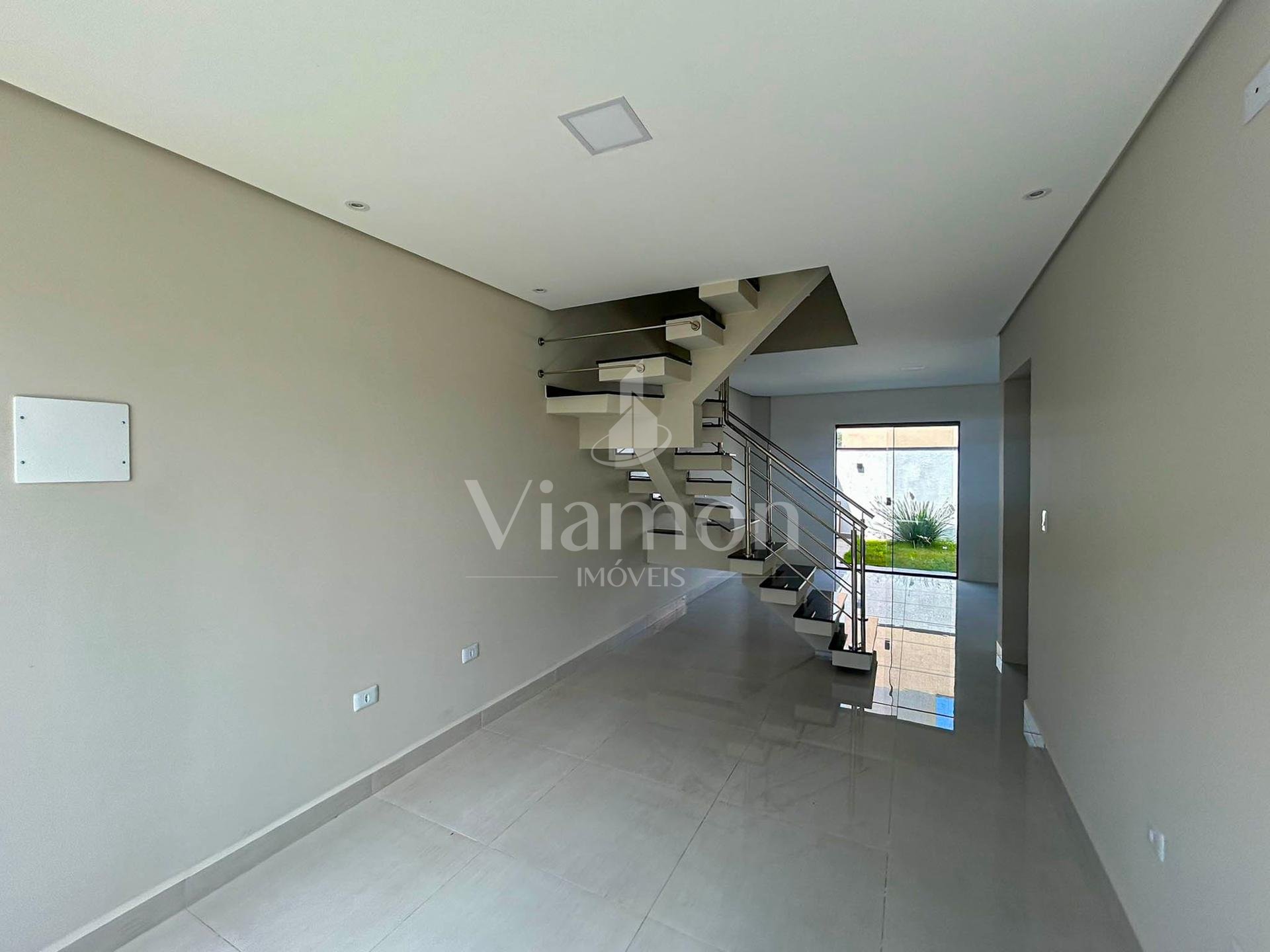 Sobrado de Esquina com Suíte e Churrasqueira - Eucaliptos, FRG