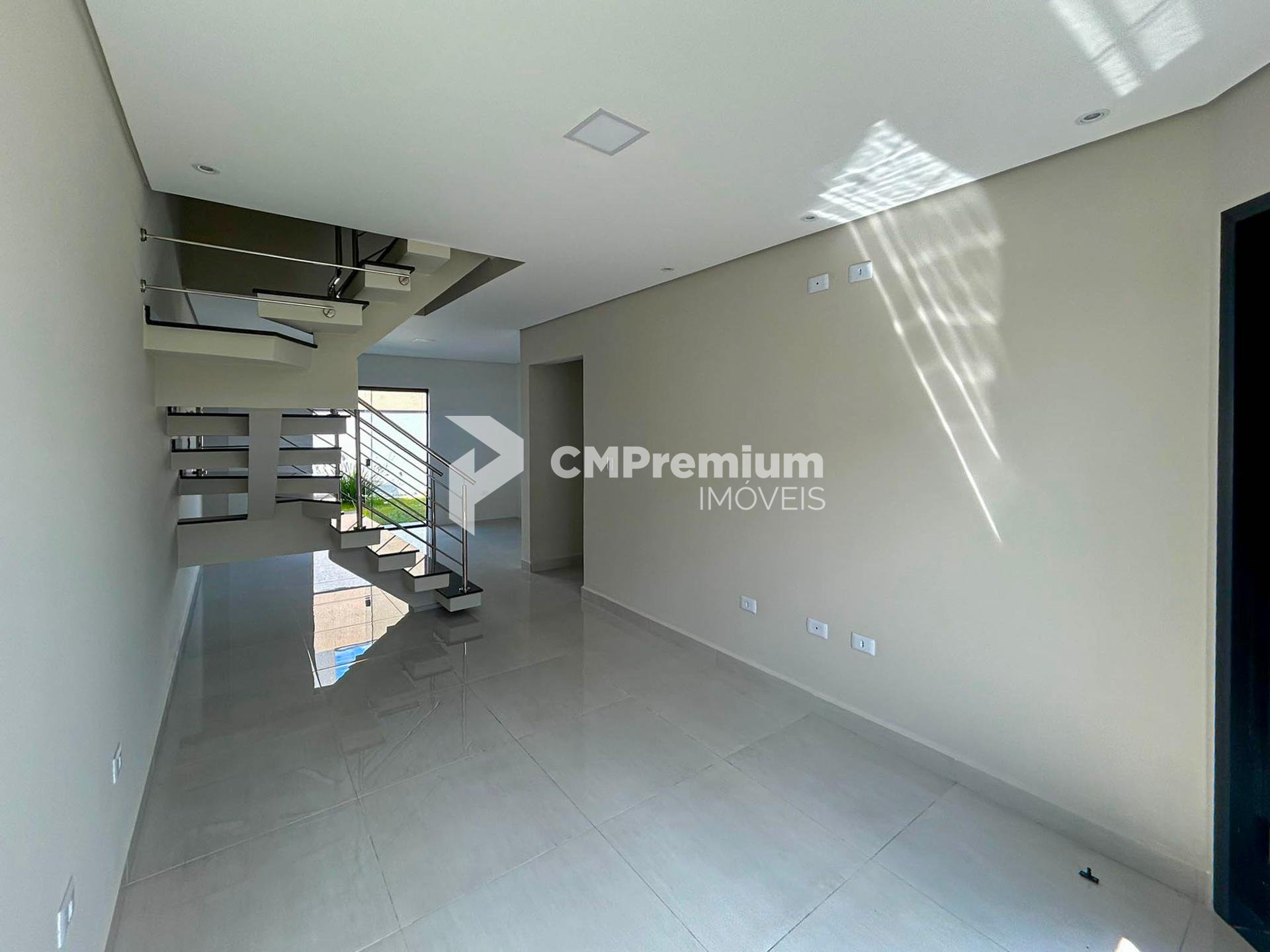 Sobrado de Esquina com Suíte e Churrasqueira - Eucaliptos, FRG