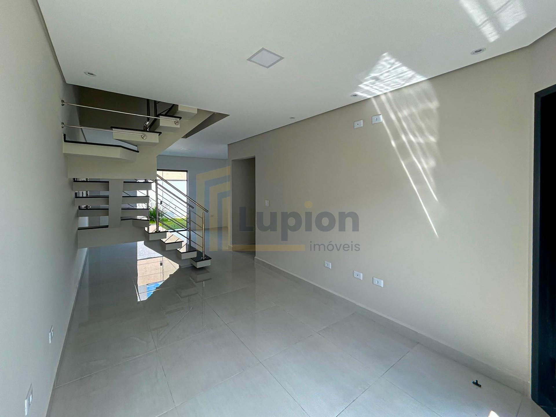 Sobrado de Esquina com Suíte e Churrasqueira - Eucaliptos, FRG