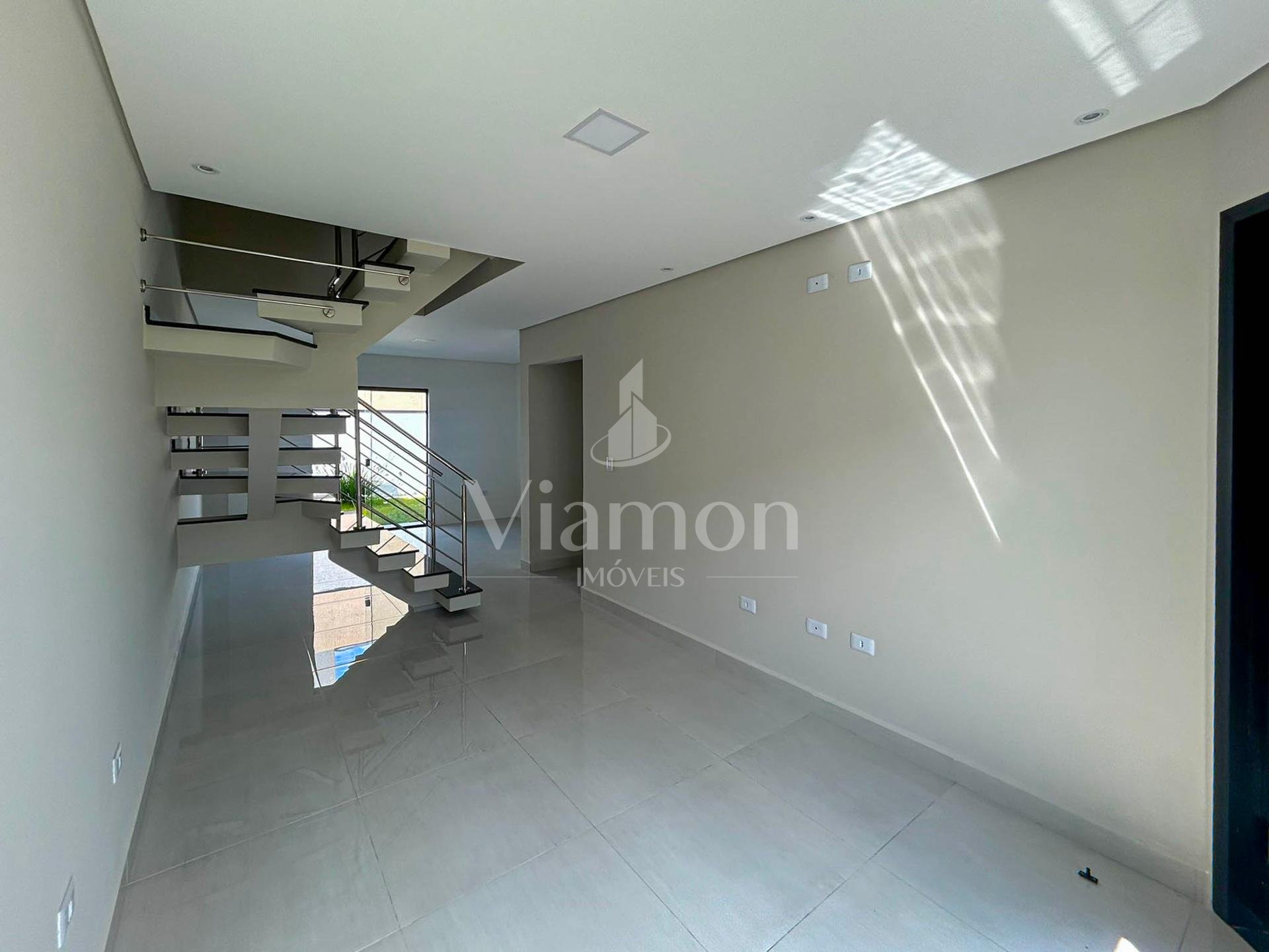 Sobrado de Esquina com Suíte e Churrasqueira - Eucaliptos, FRG