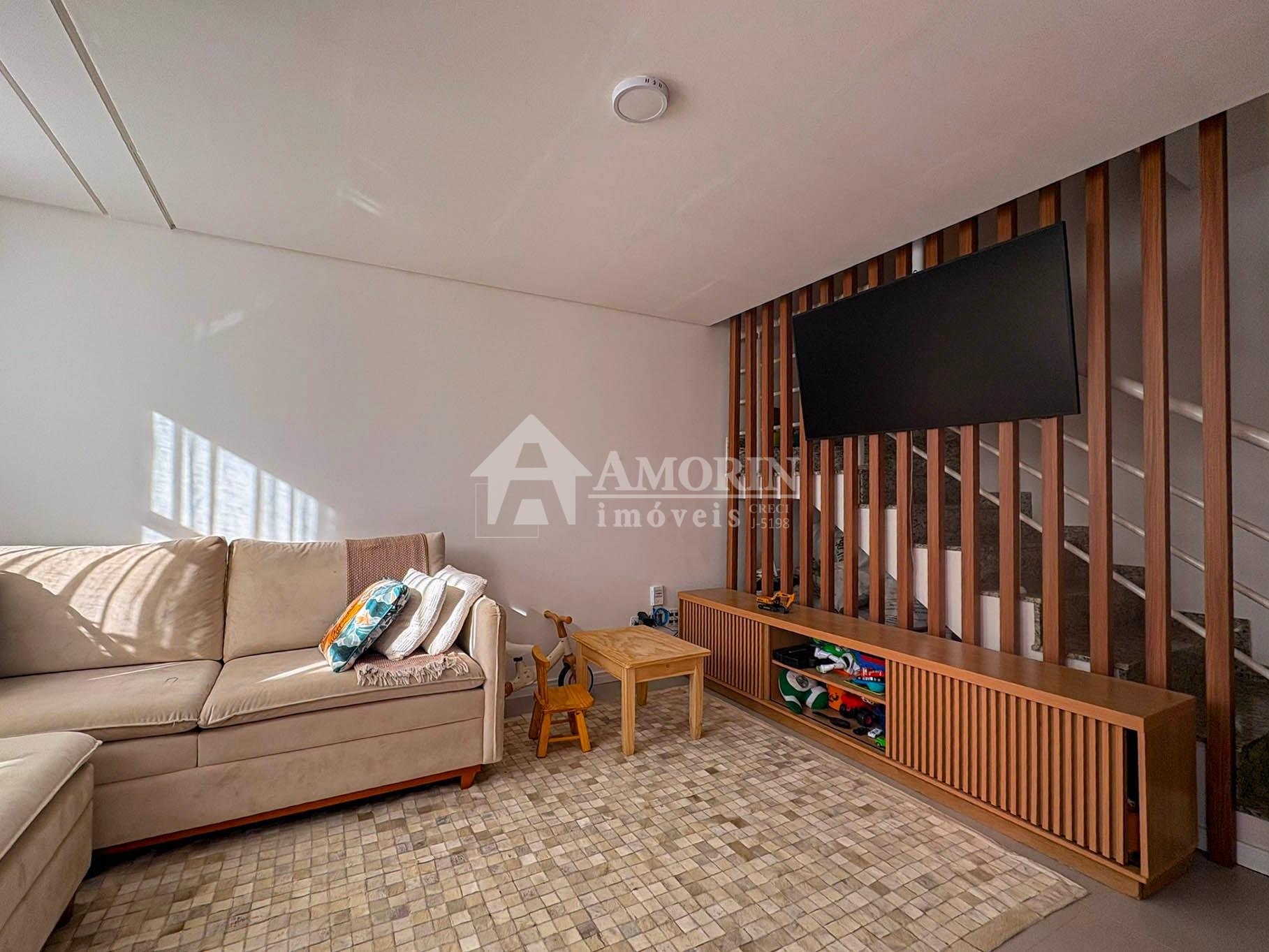 Sobrado Mobiliado com Suíte, Ático e Área Gourmet - Centro de FRG