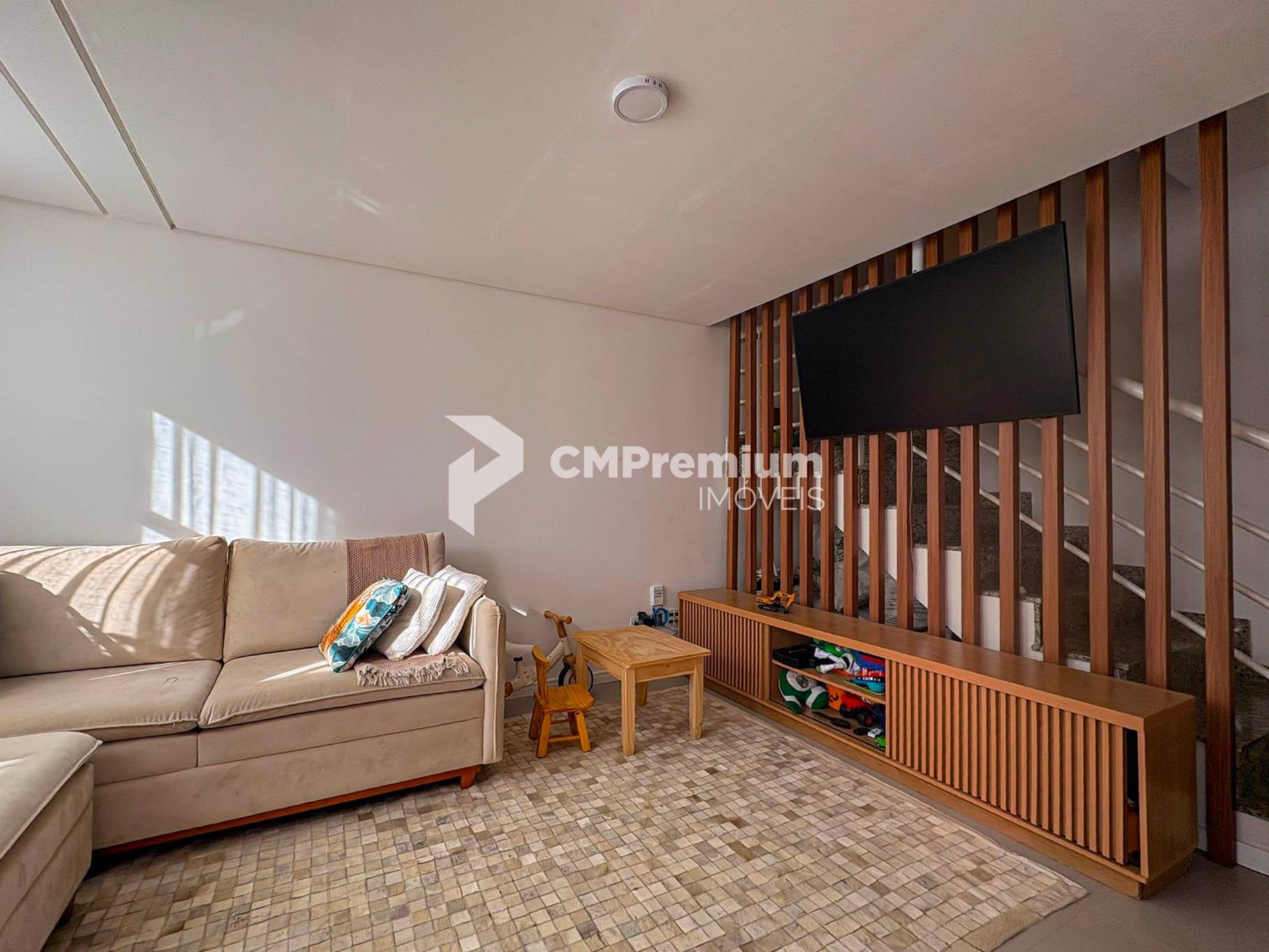 Sobrado Mobiliado com Suíte, Ático e Área Gourmet - Centro de FRG