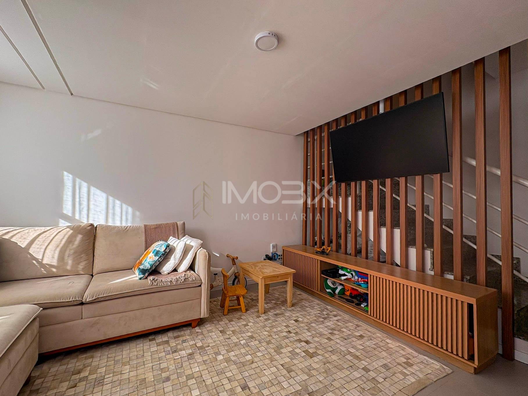 Sobrado Mobiliado com Suíte, Ático e Área Gourmet - Centro de FRG