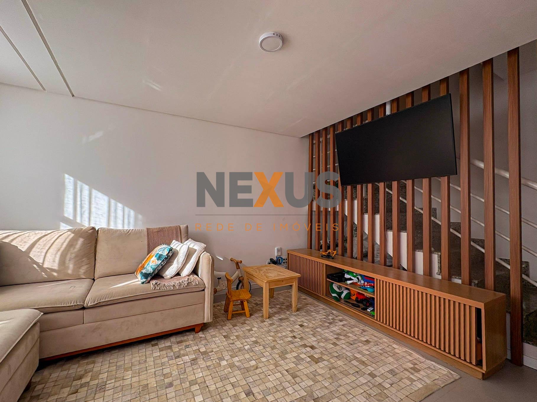 Sobrado Mobiliado com Suíte, Ático e Área Gourmet - Centro de FRG