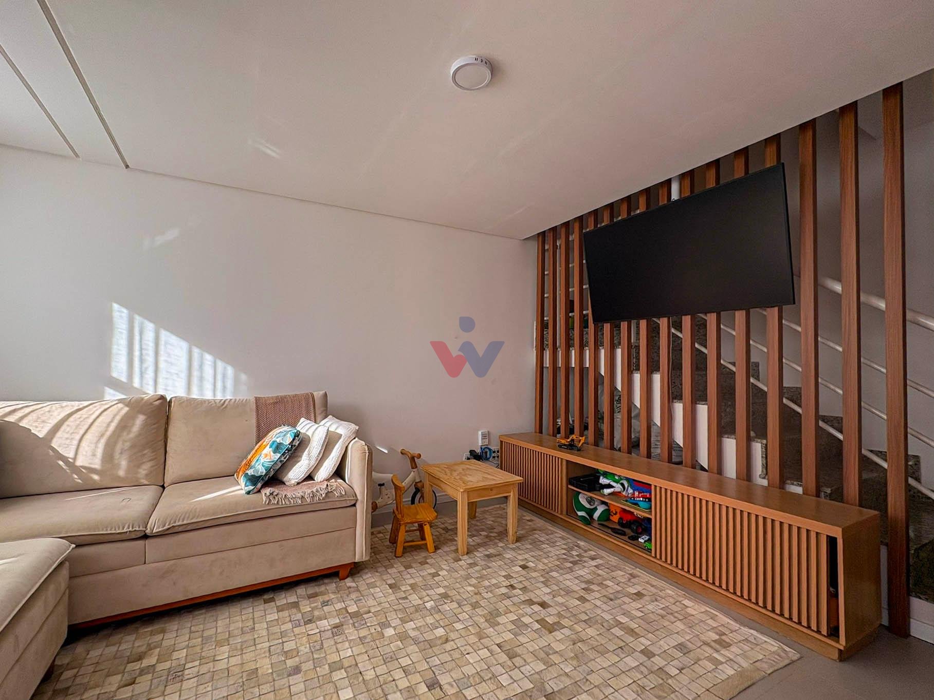 Sobrado Mobiliado com Suíte, Ático e Área Gourmet - Centro de FRG