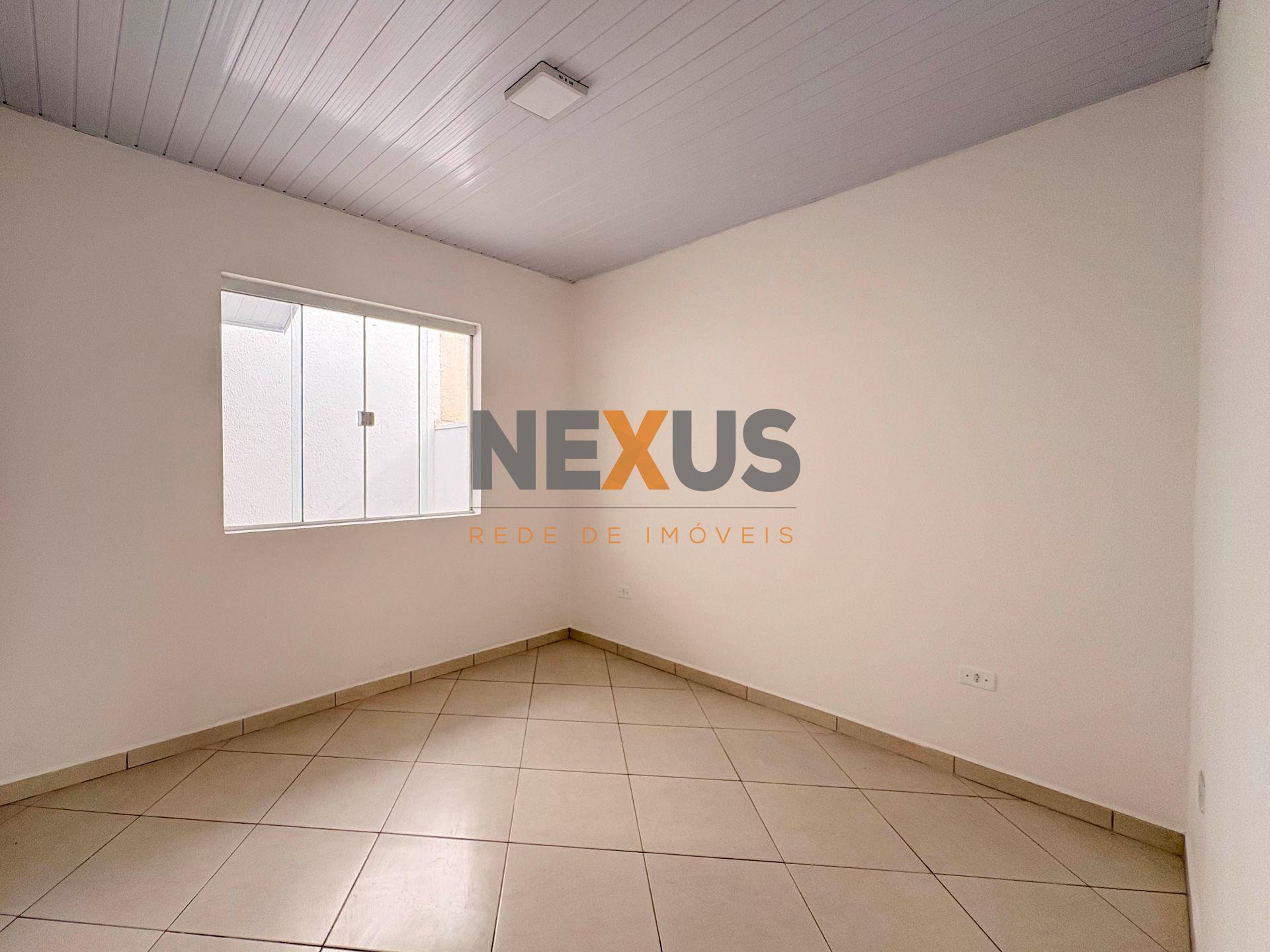 Casa 2 Quartos com Área de Serviço Coberta - Bairro Estados, FRG