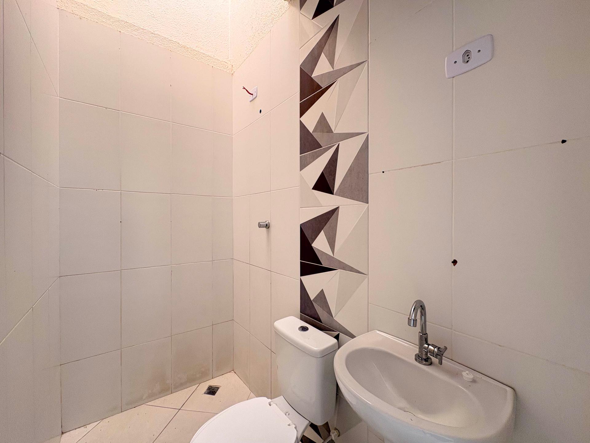 Casa 2 Quartos com Área de Serviço Coberta - Bairro Estados, FRG