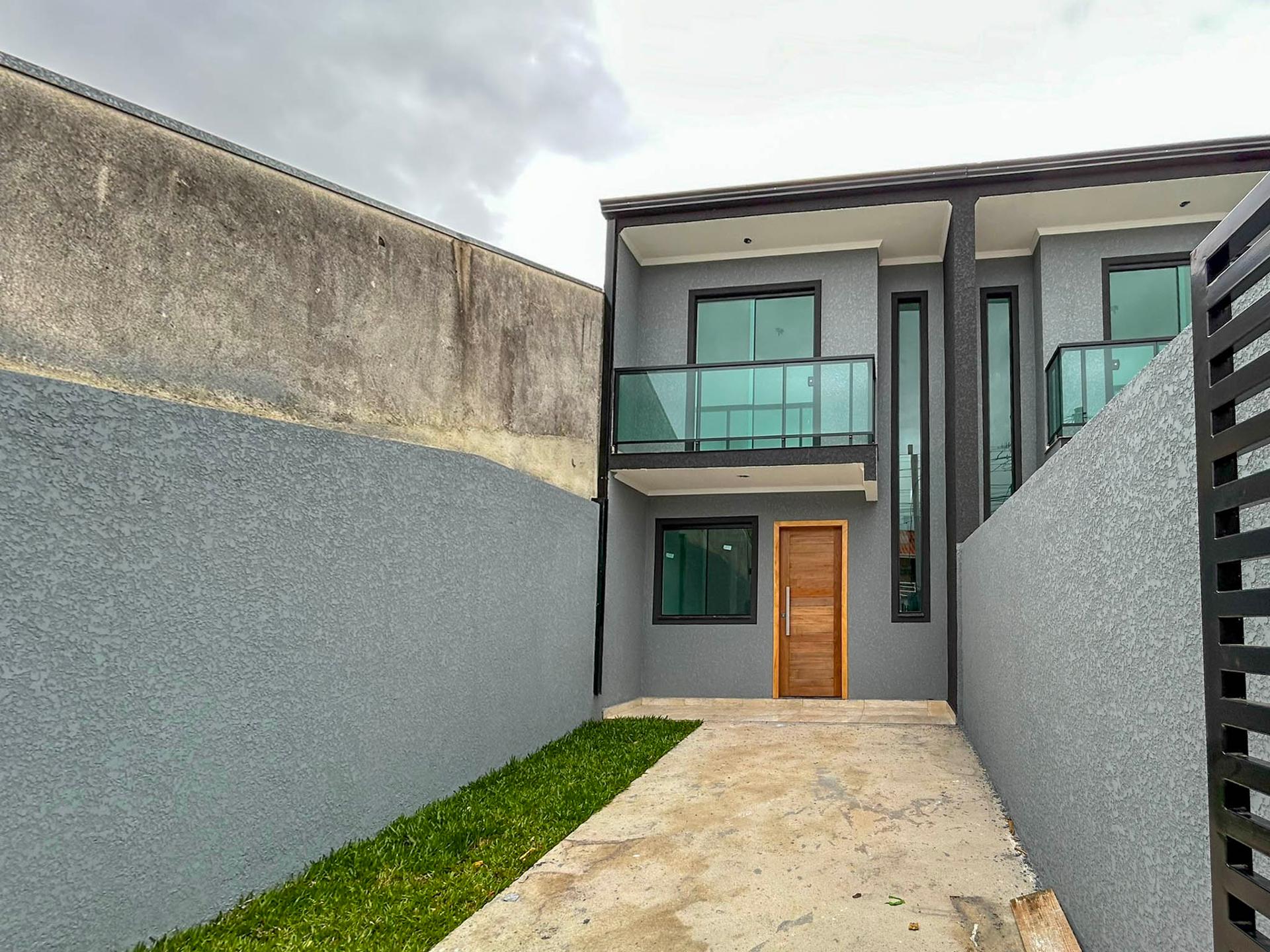 Sobrado 3 Quartos com Varanda e Churrasqueira no Tatuquara - Curitiba