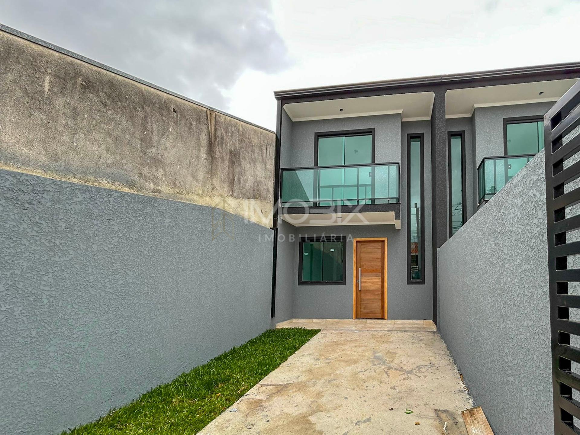 Sobrado 3 Quartos com Varanda e Churrasqueira no Tatuquara - C...