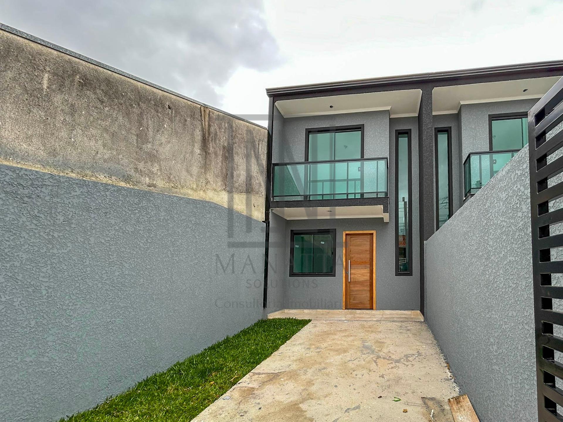 Sobrado 3 Quartos com Varanda e Churrasqueira no Tatuquara - C...