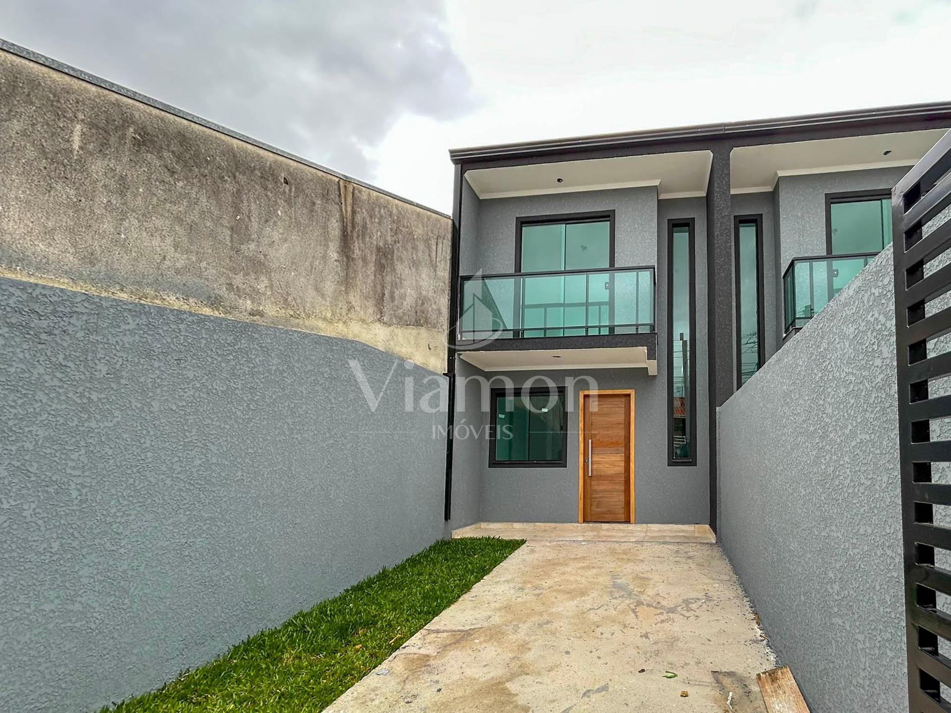 Sobrado 3 Quartos com Varanda e Churrasqueira no Tatuquara - C...