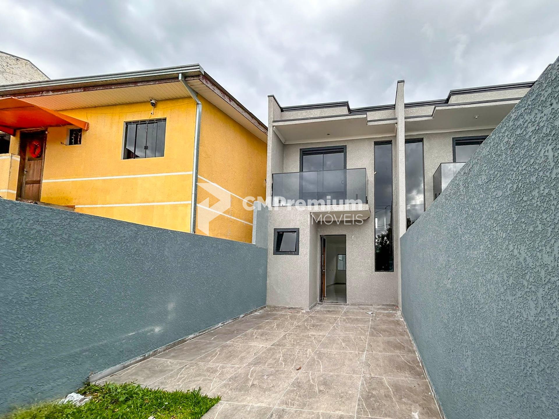 Sobrado 3 Quartos com Área Gourmet e Varanda no Tatuquara - Cu...