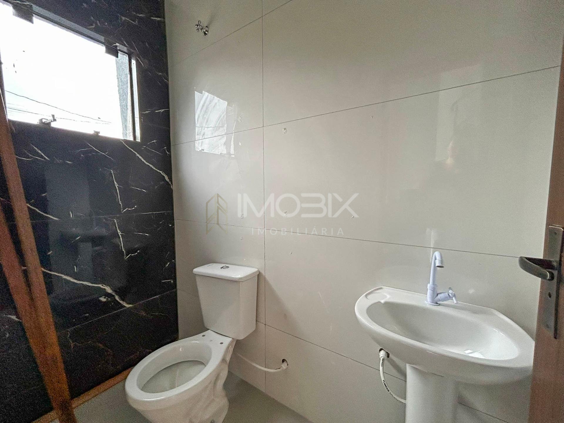 Sobrado 3 Quartos com Área Gourmet e Varanda no Tatuquara - Cu...