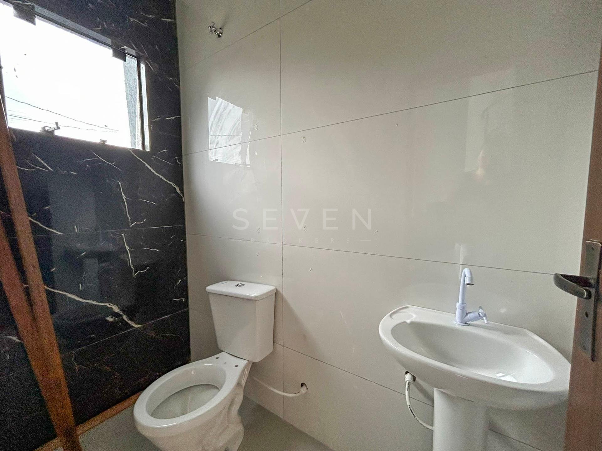 Sobrado 3 Quartos com Área Gourmet e Varanda no Tatuquara - Cu...