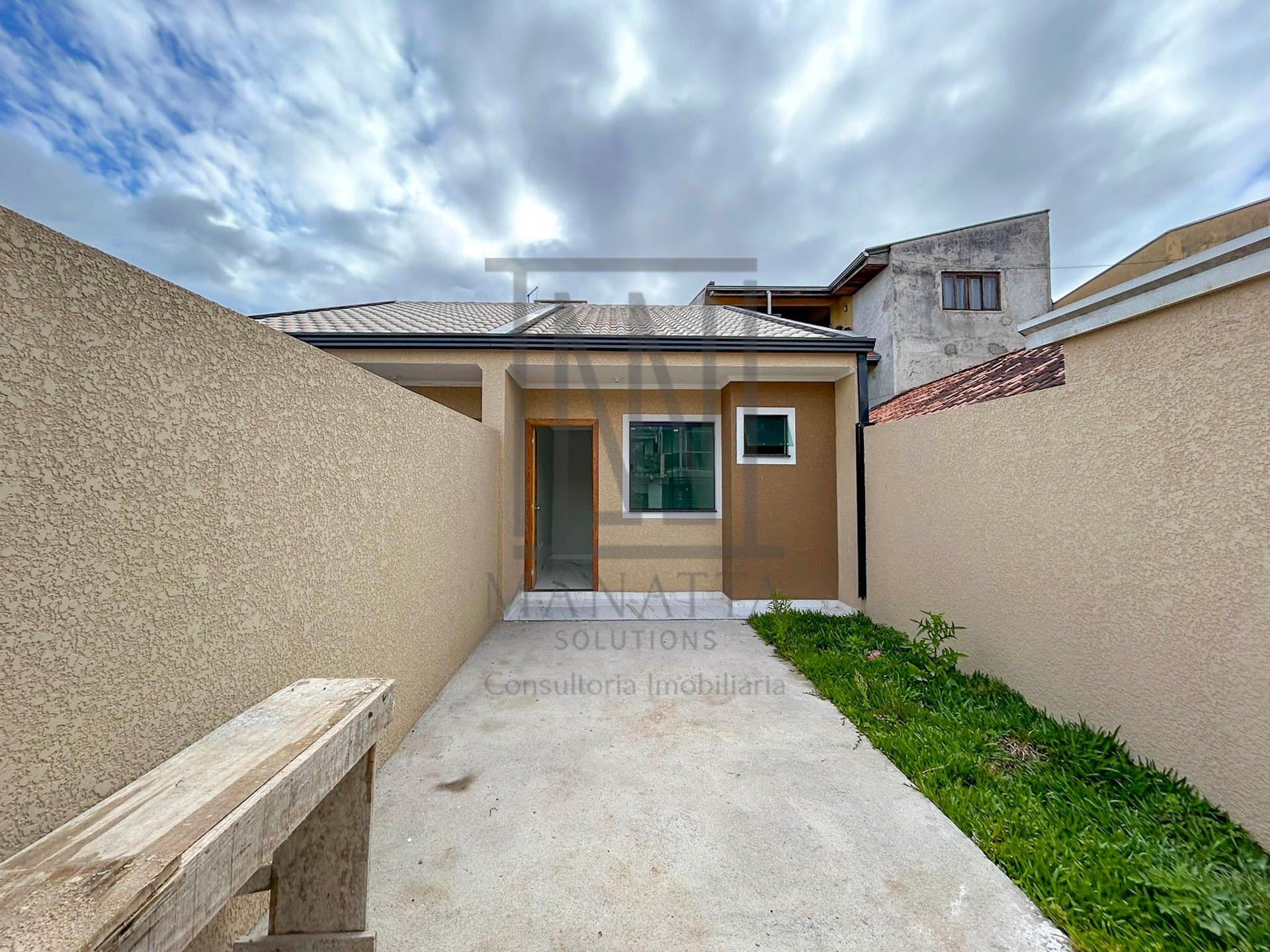 Casa 2 Quartos com Churrasqueira no Tatuquara - Curitiba