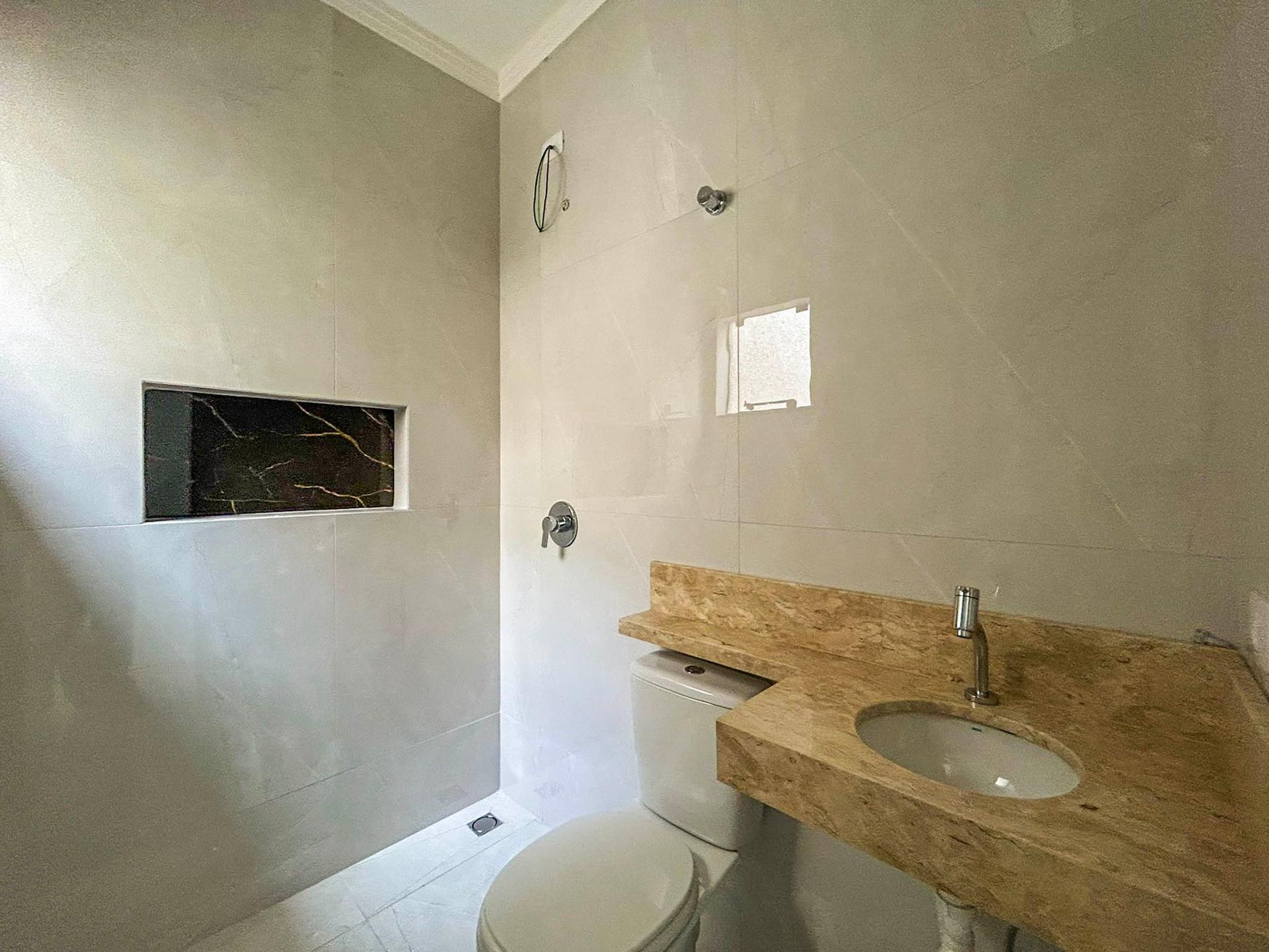 Casa 3 Quartos com Suíte, Área Gourmet e Amplo Terreno - Fazen...