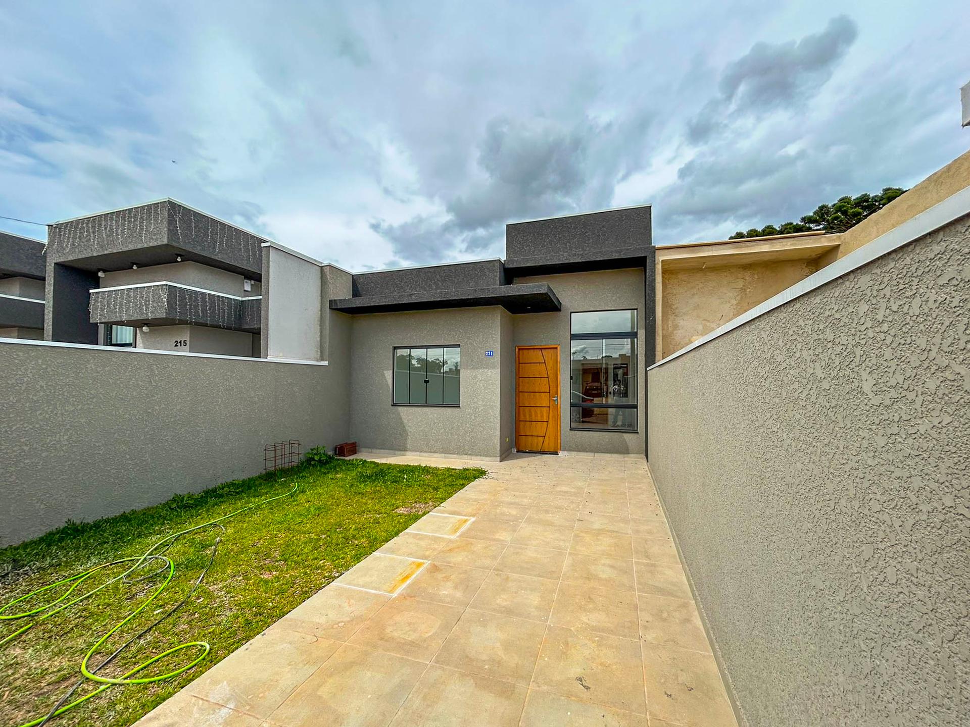 Casa 2 Quartos com Pé Direito Alto e Churrasqueira no Bairro N...